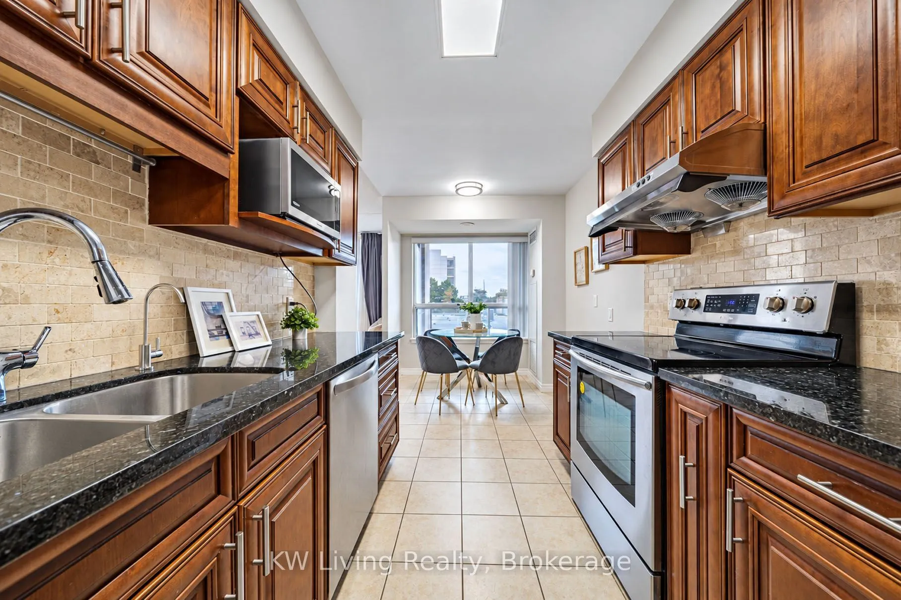 9015 Leslie Street #305