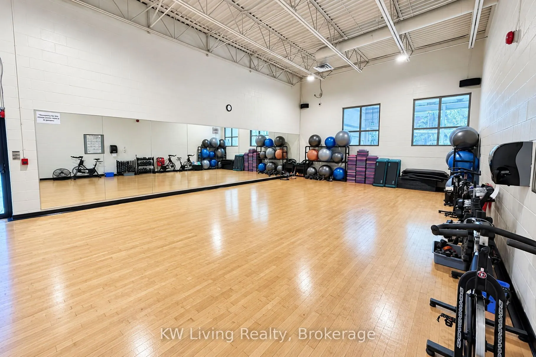 9015 Leslie Street #305
