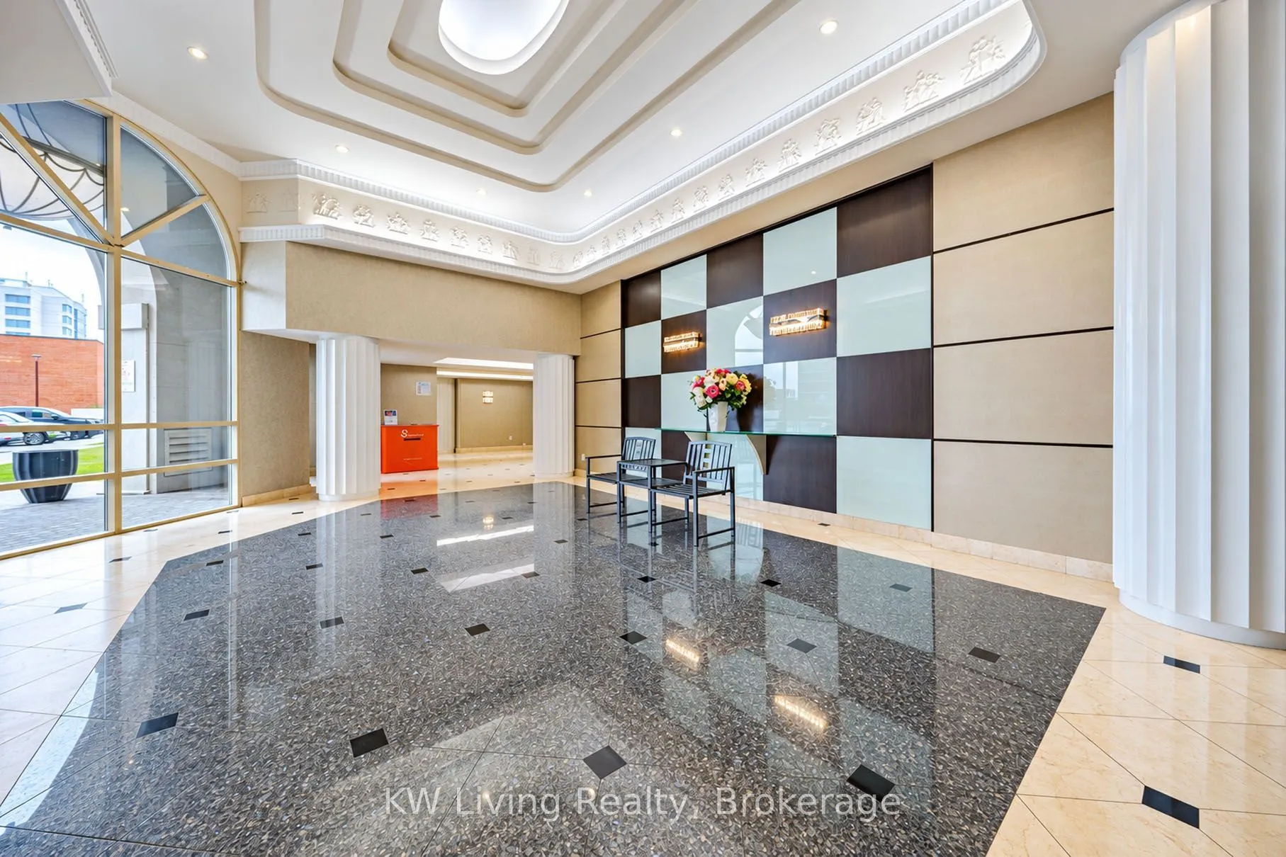 9015 Leslie Street #305