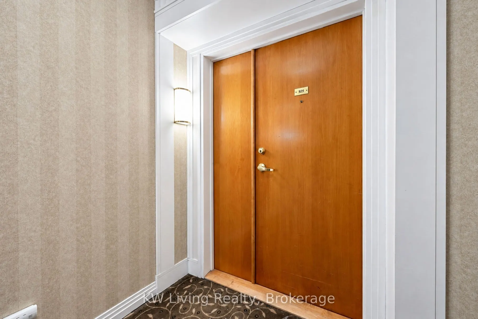 9015 Leslie Street #305