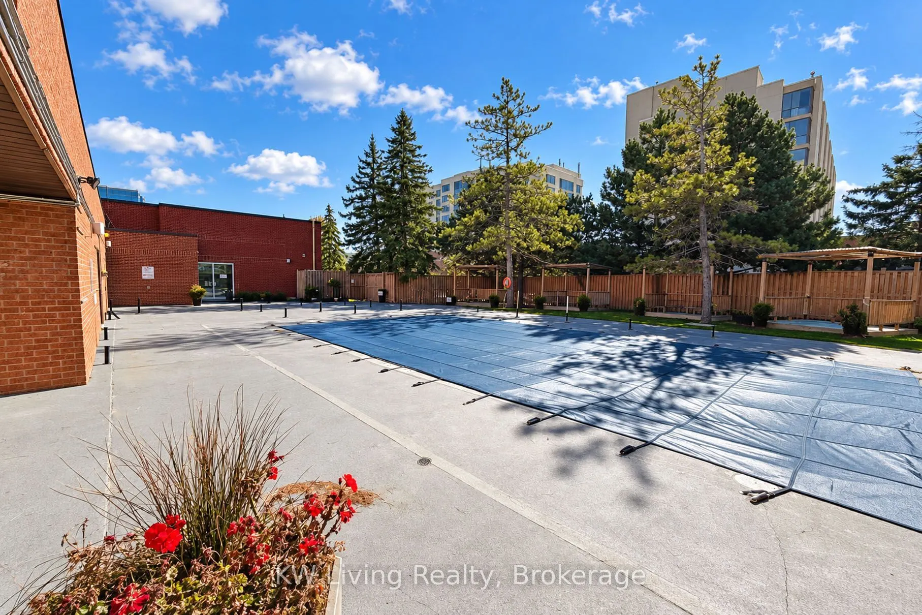 9015 Leslie Street #305