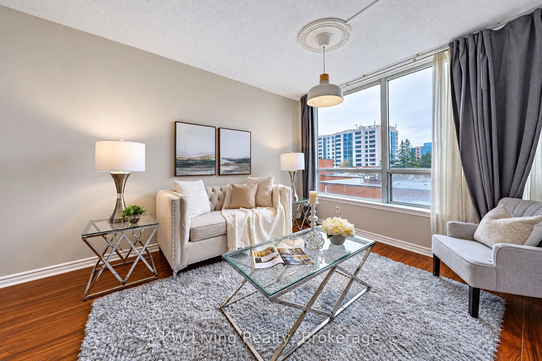 9015 Leslie Street #305