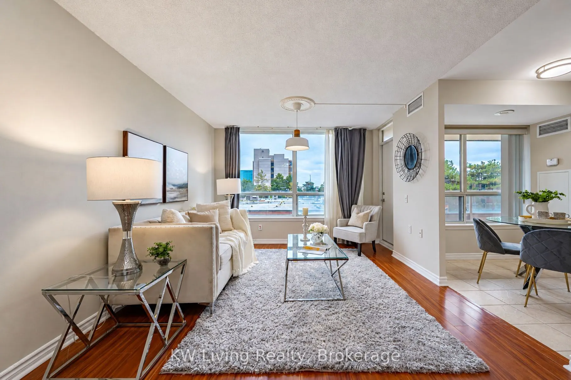 9015 Leslie Street #305