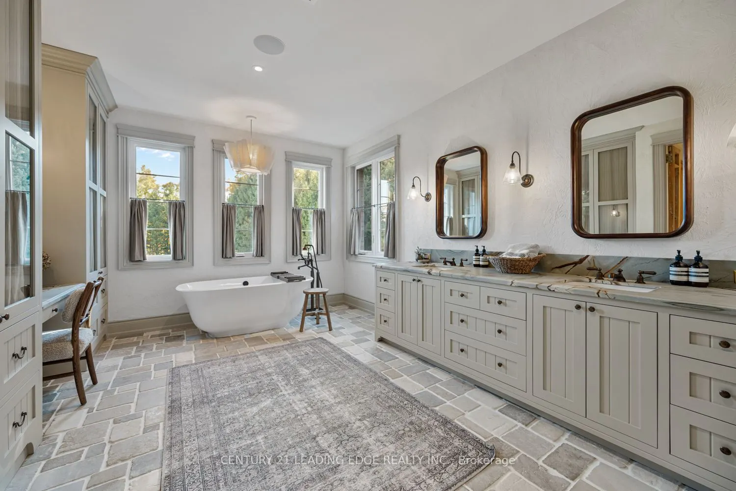 43 Newton Reed Crescent