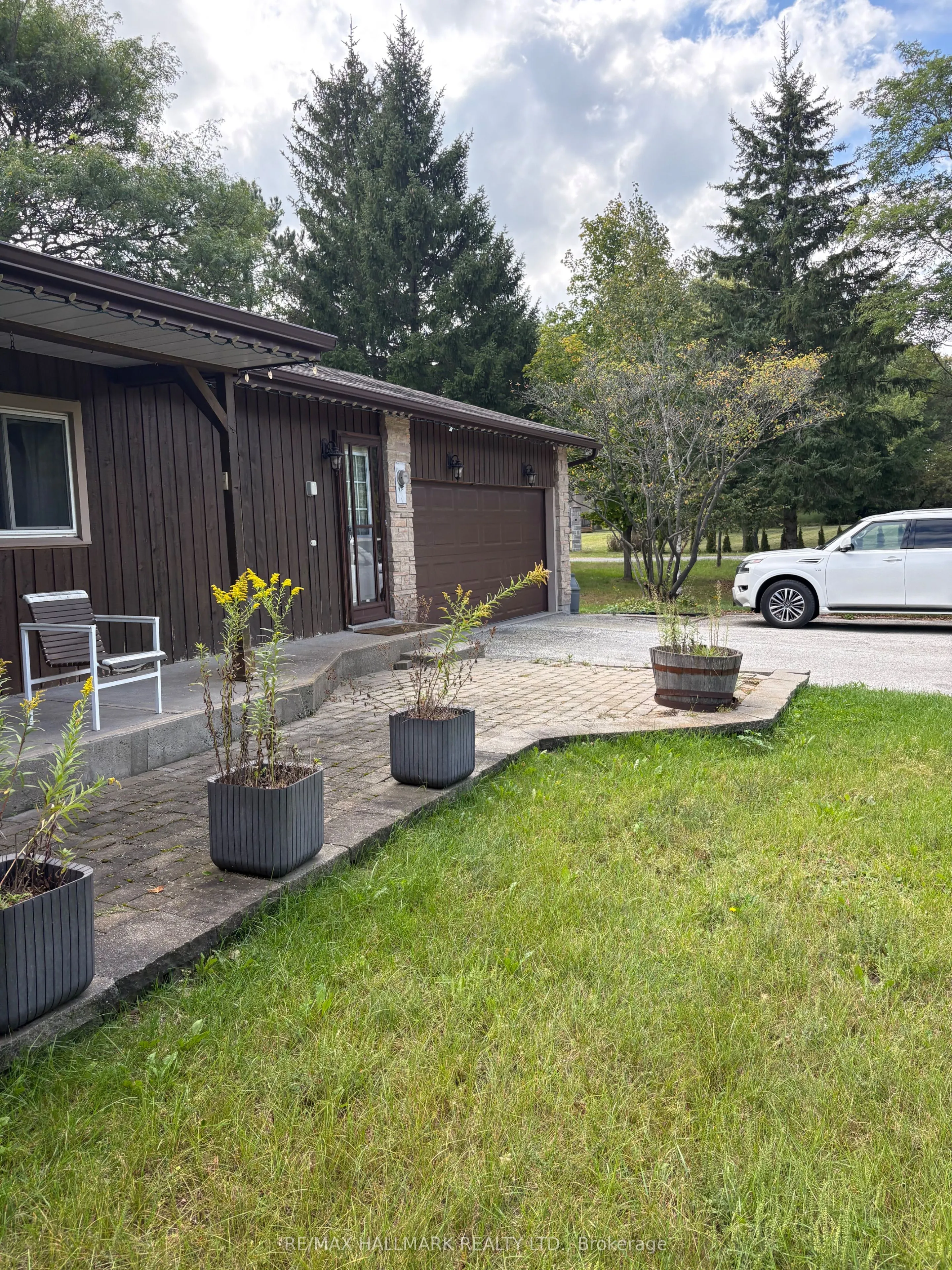 4749 Aurora Road E