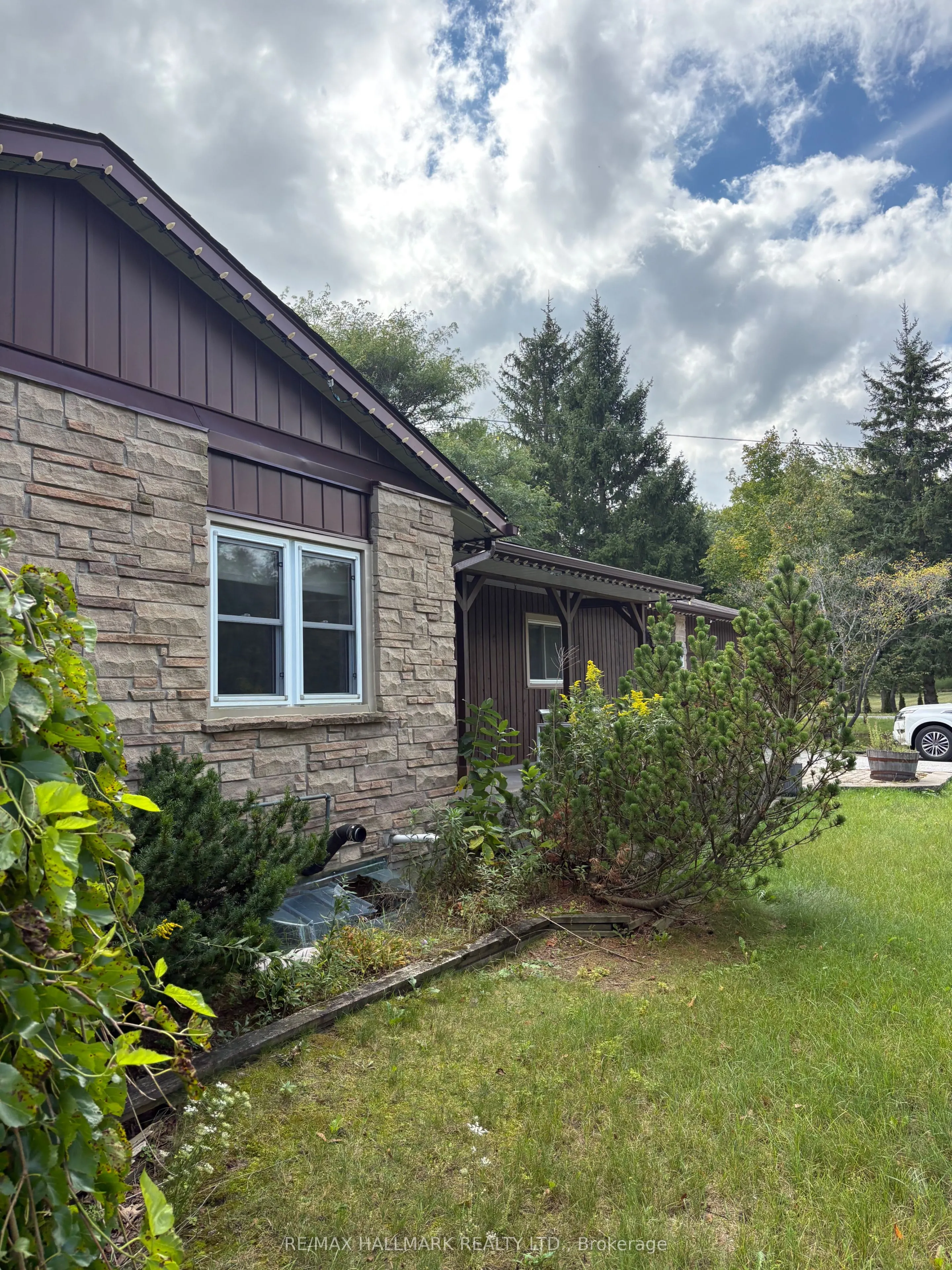 4749 Aurora Road E