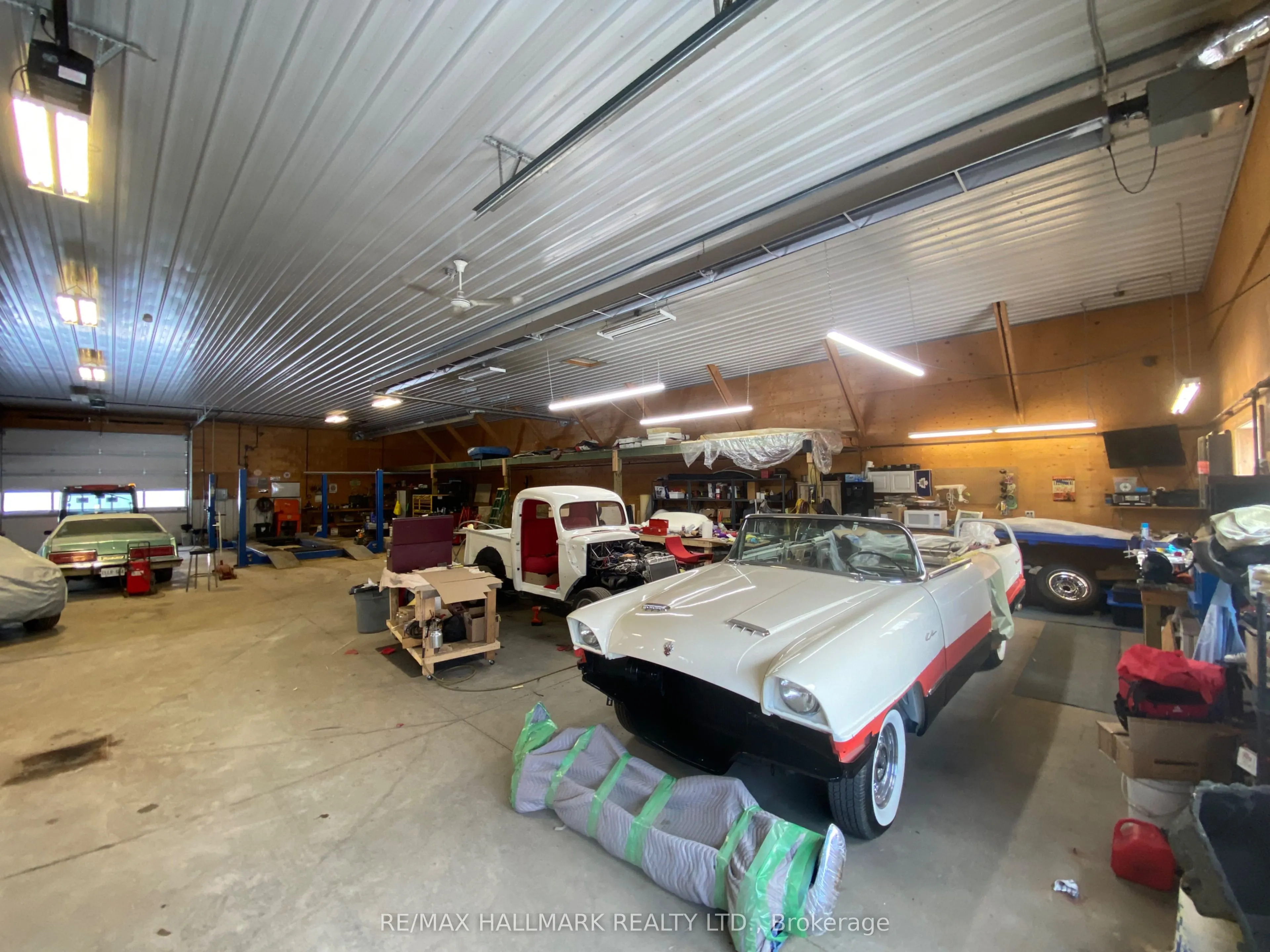 4749 Aurora Road E