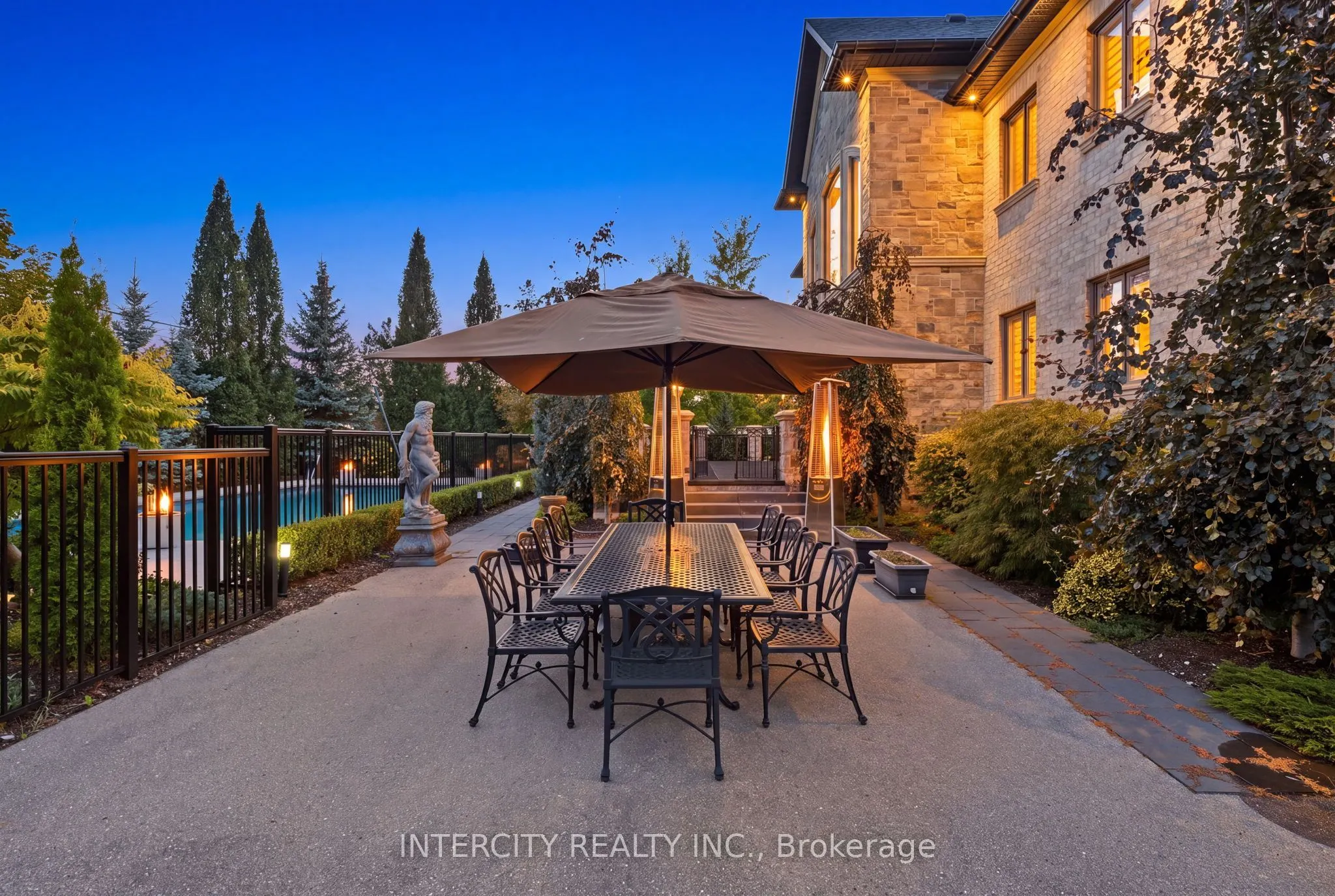 27 Rockview Gardens