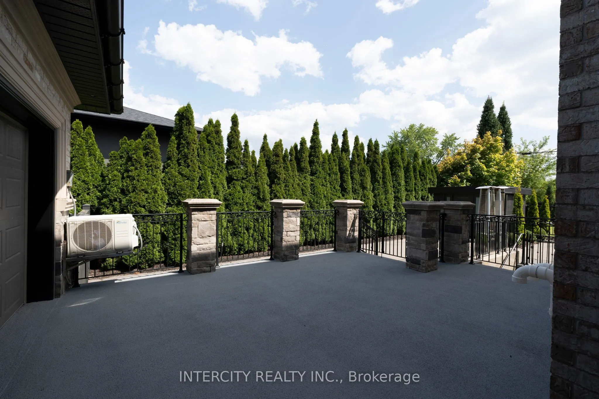 27 Rockview Gardens