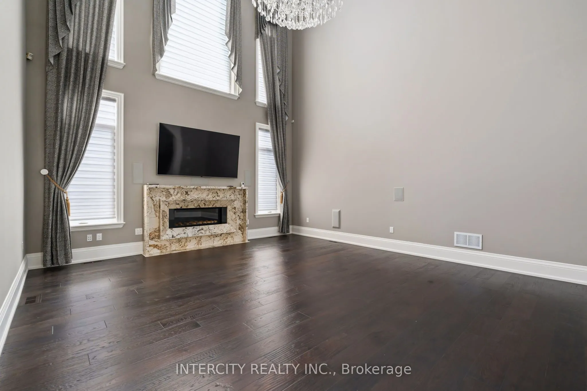 27 Rockview Gardens
