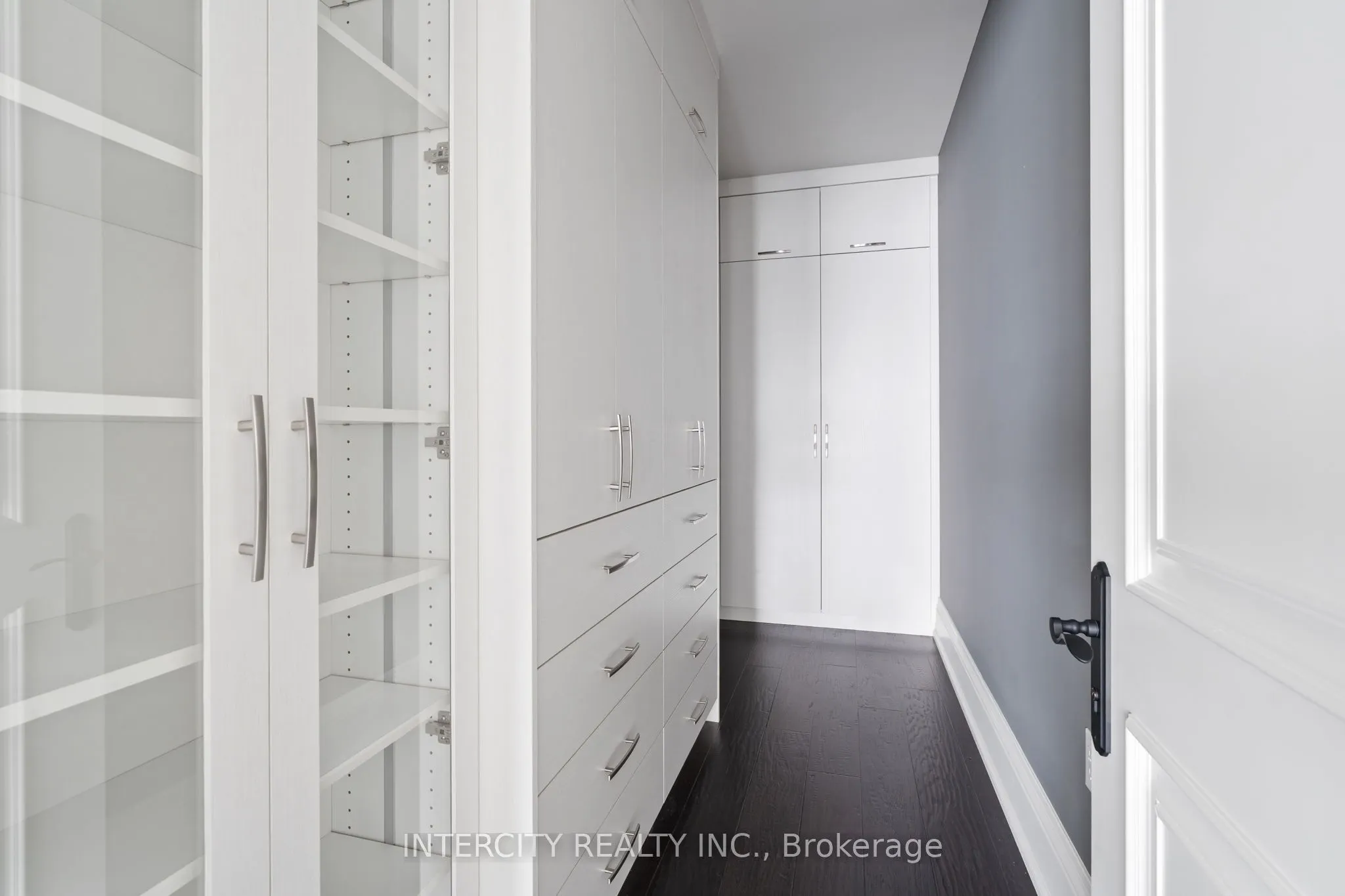 27 Rockview Gardens