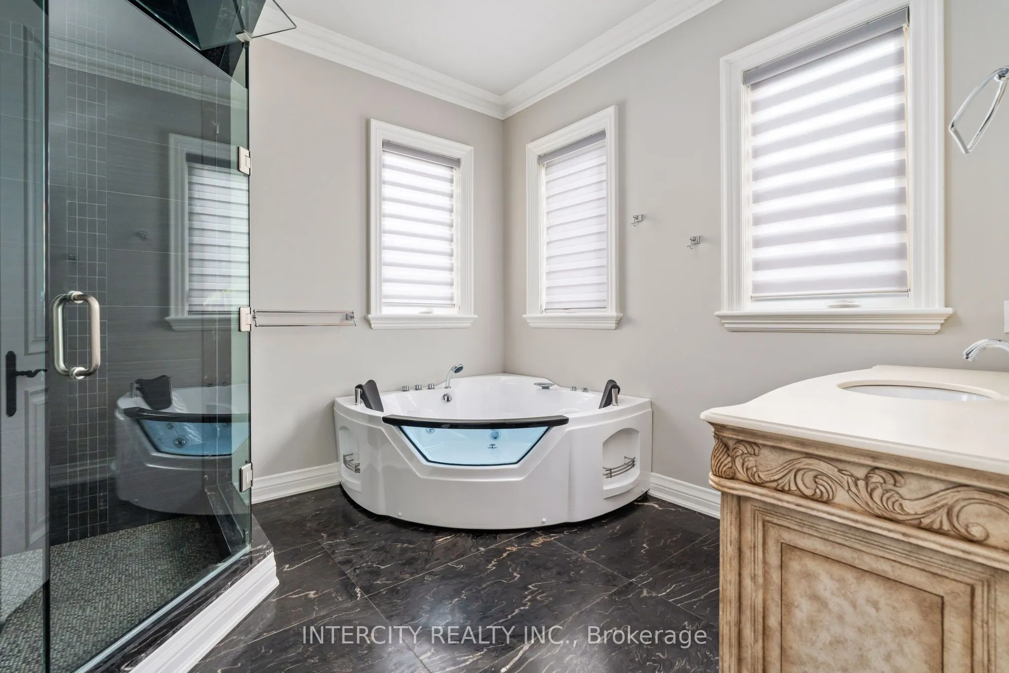 27 Rockview Gardens