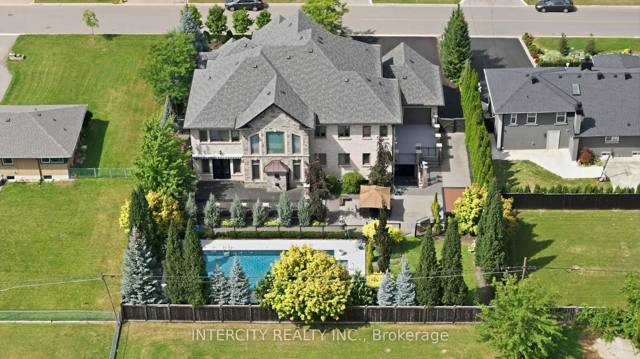 27 Rockview Gardens