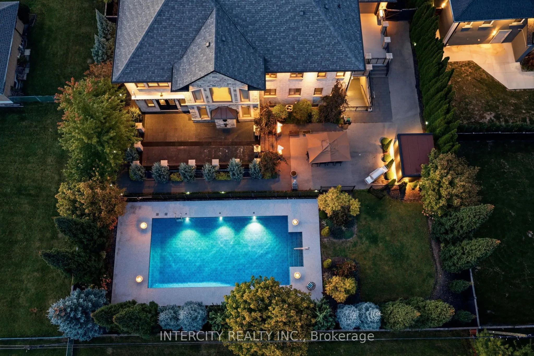 27 Rockview Gardens