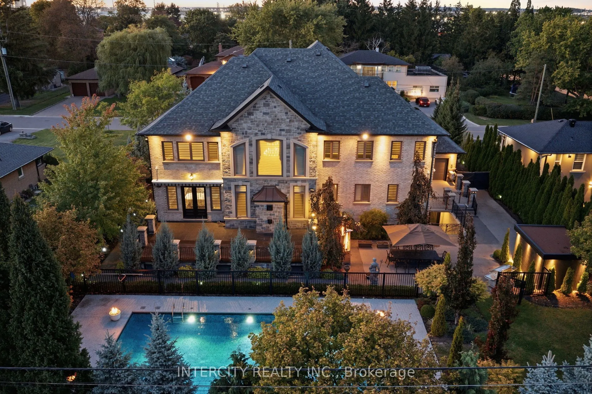 27 Rockview Gardens