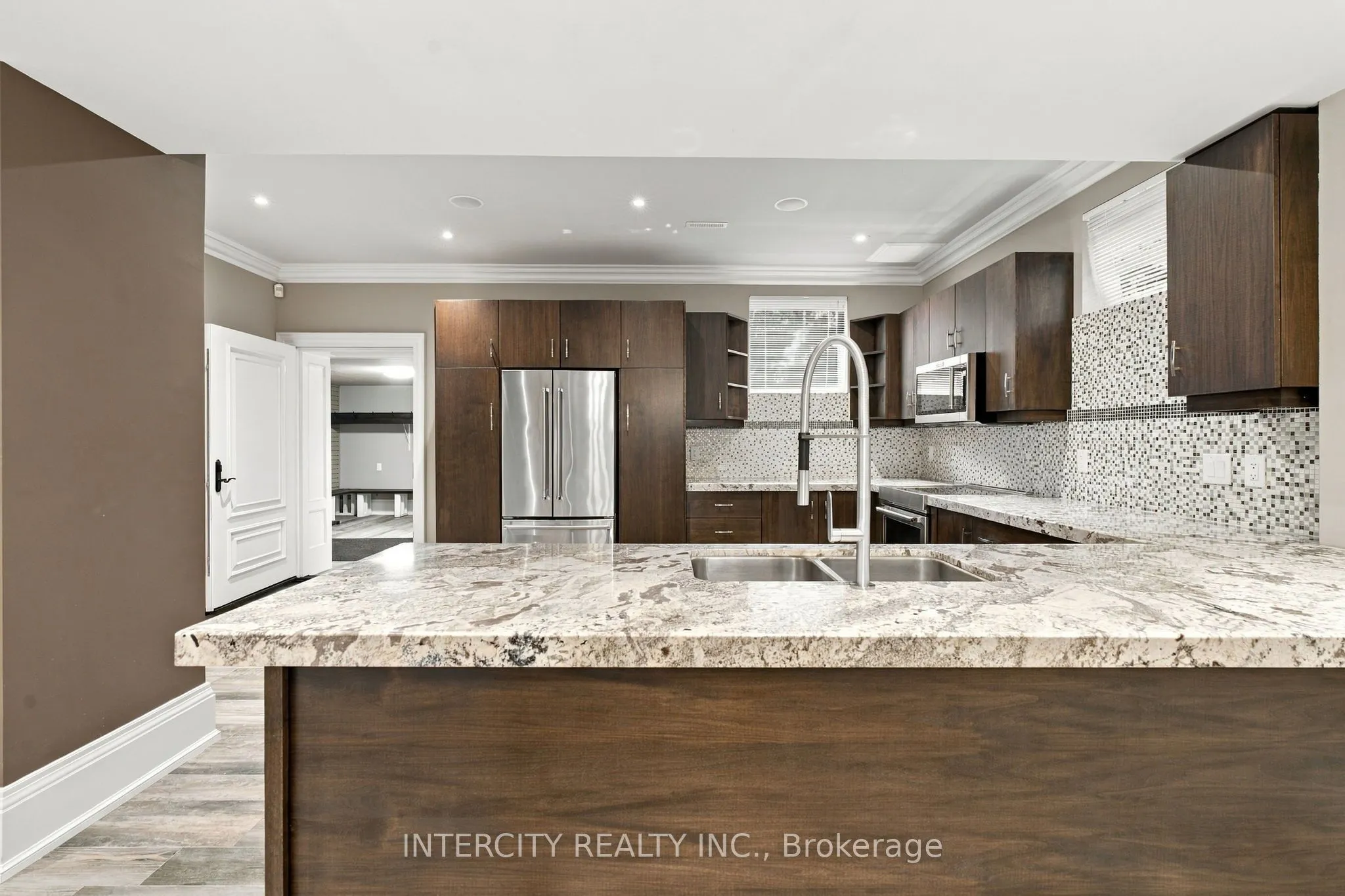 27 Rockview Gardens