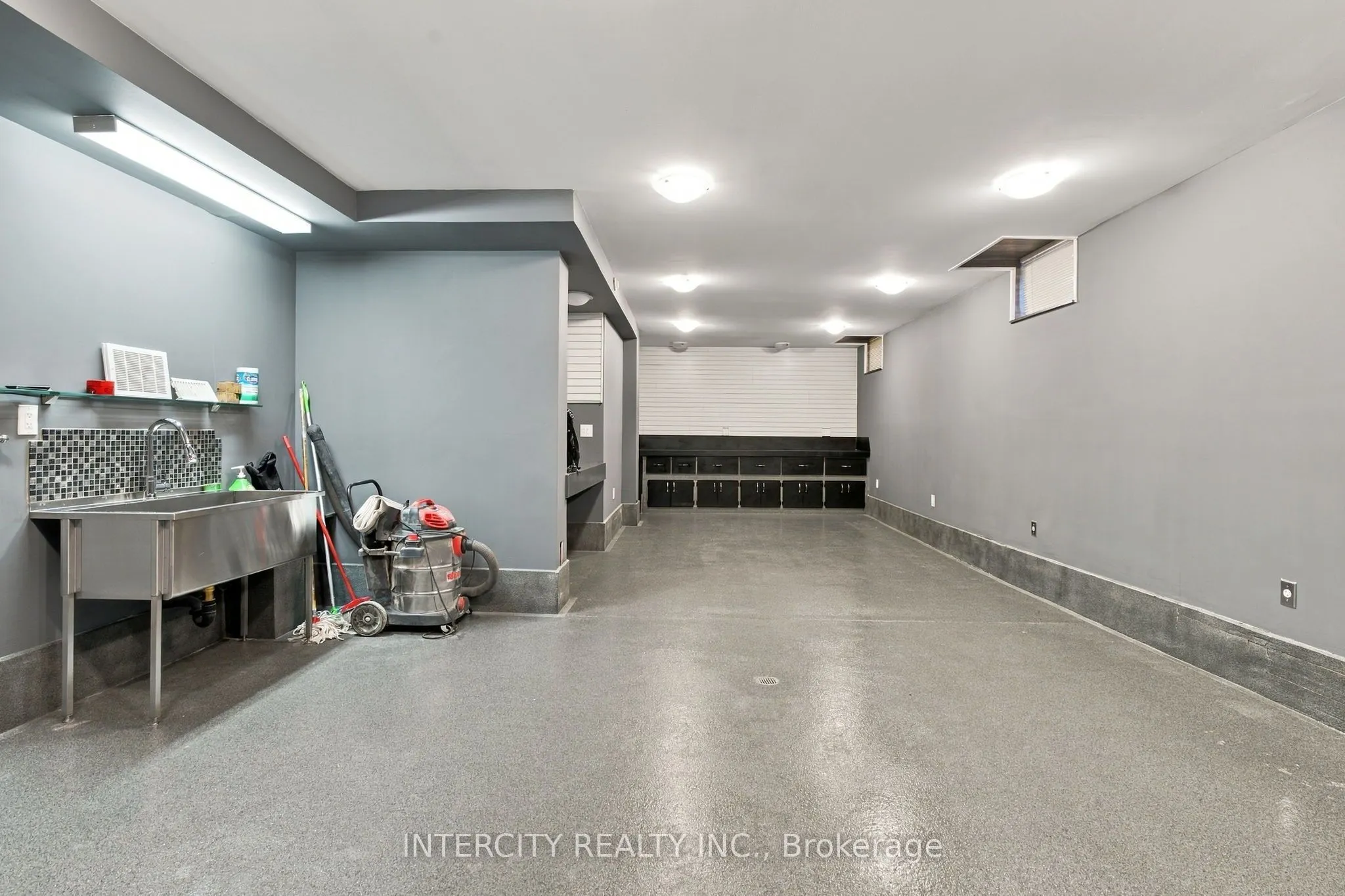 27 Rockview Gardens