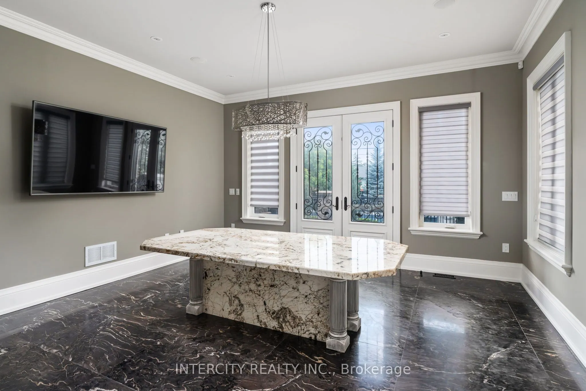 27 Rockview Gardens