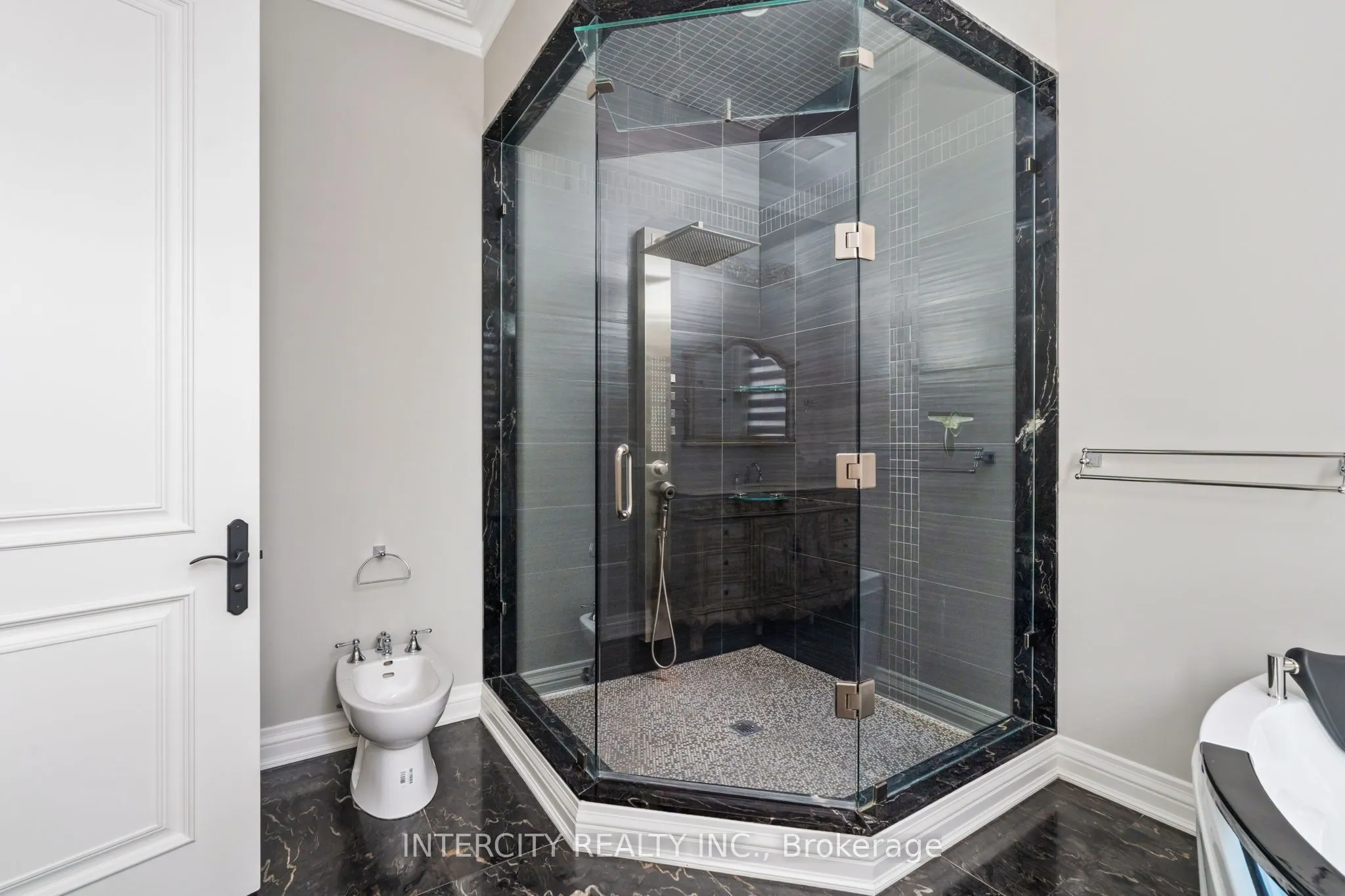 27 Rockview Gardens