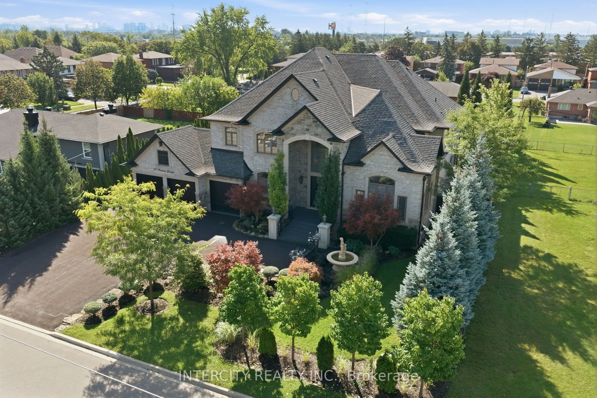 27 Rockview Gardens