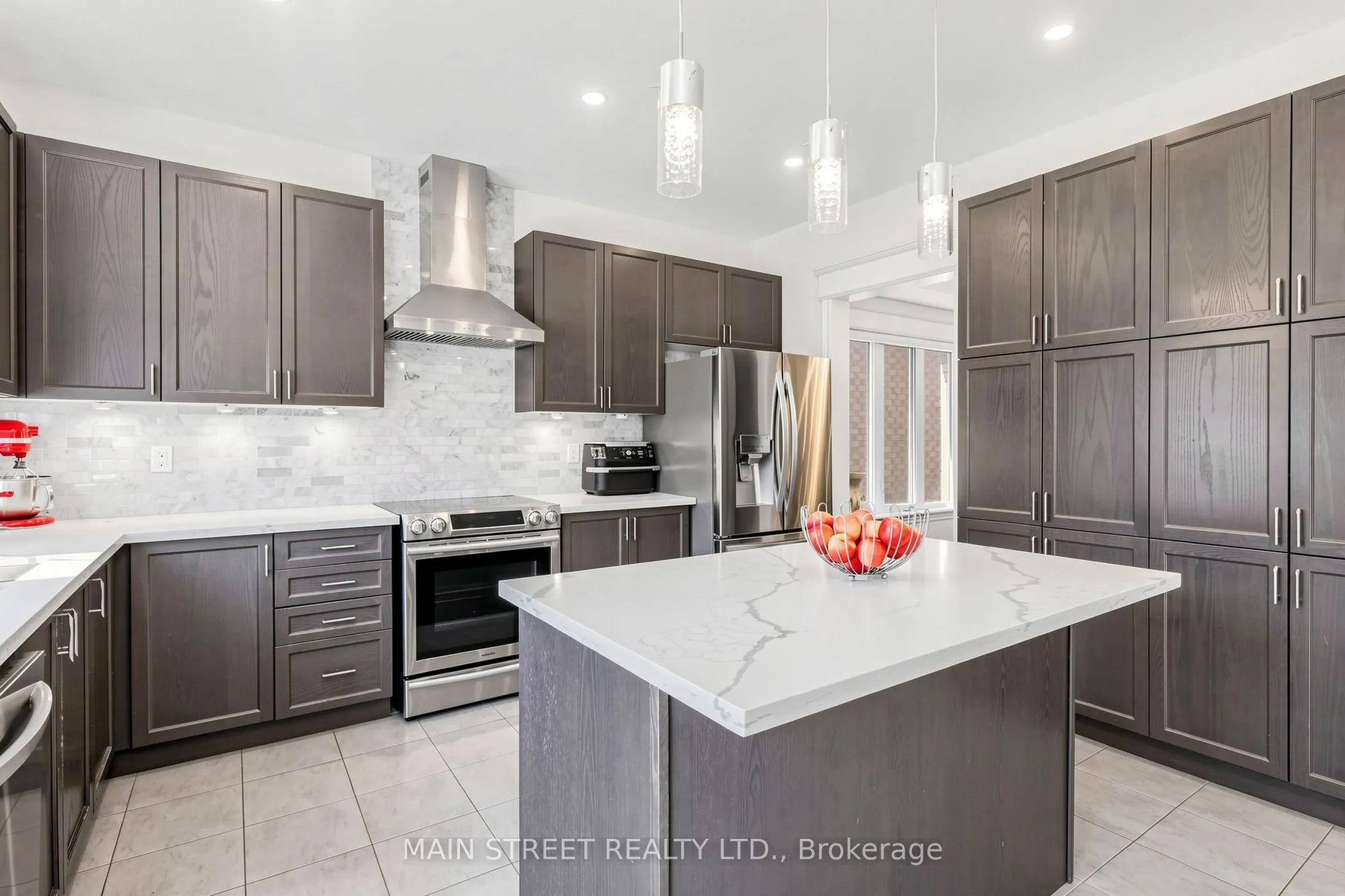 11 Robert Baldwin Boulevard