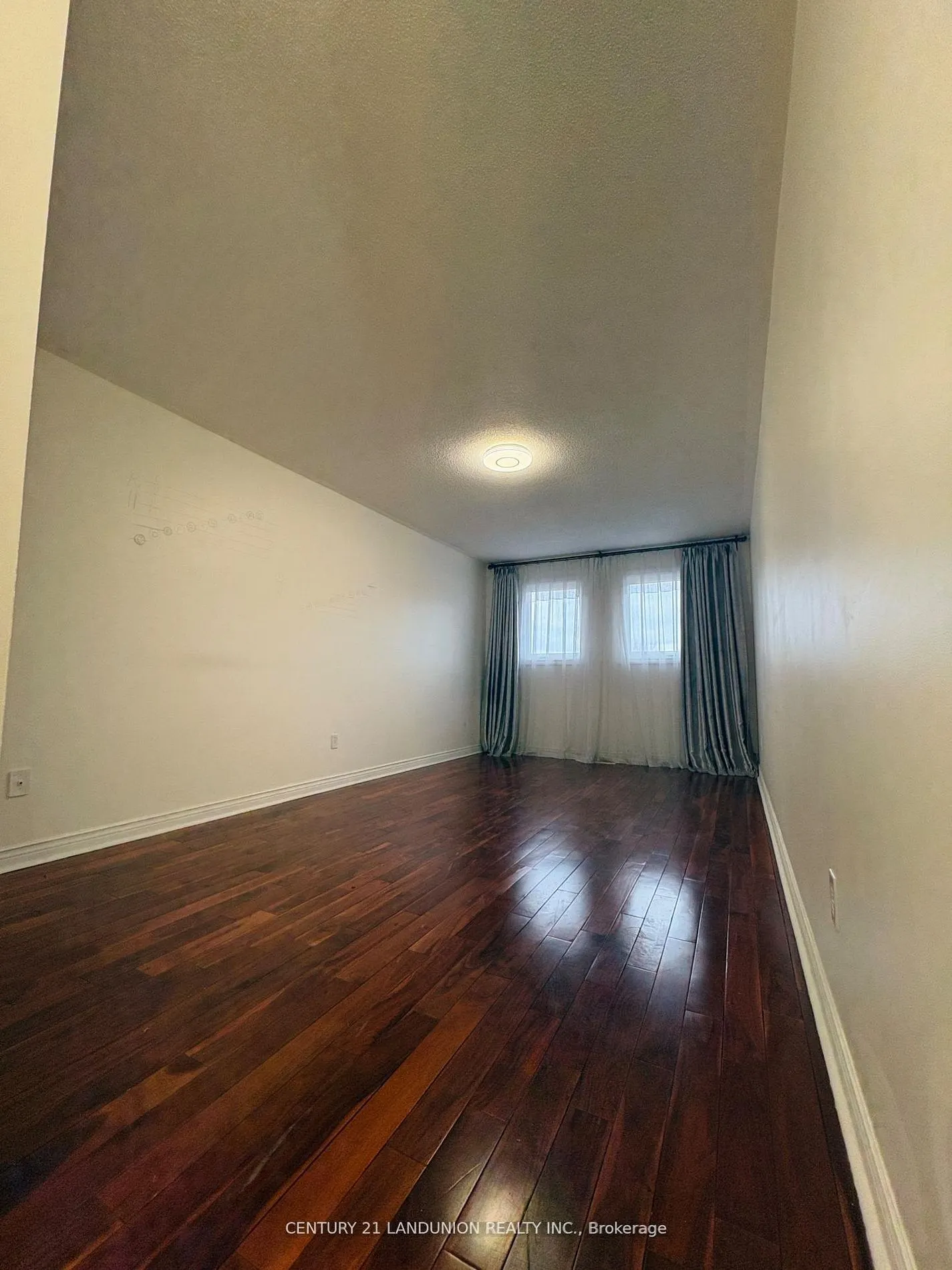 Main 48 Marchwood Crescent