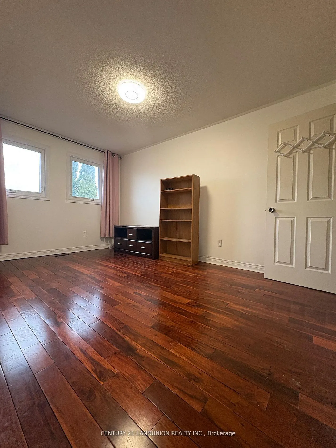 Main 48 Marchwood Crescent