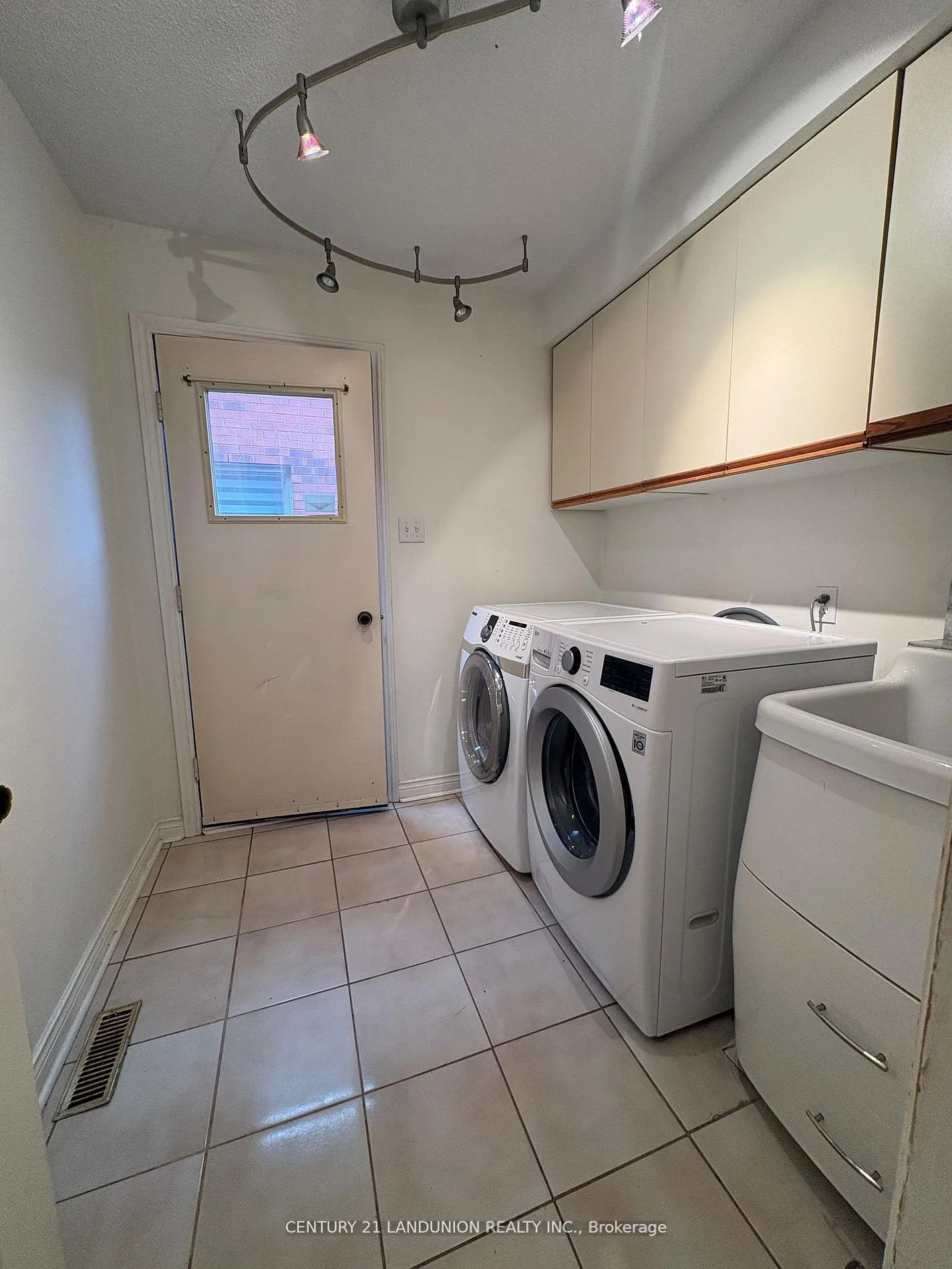 Main 48 Marchwood Crescent