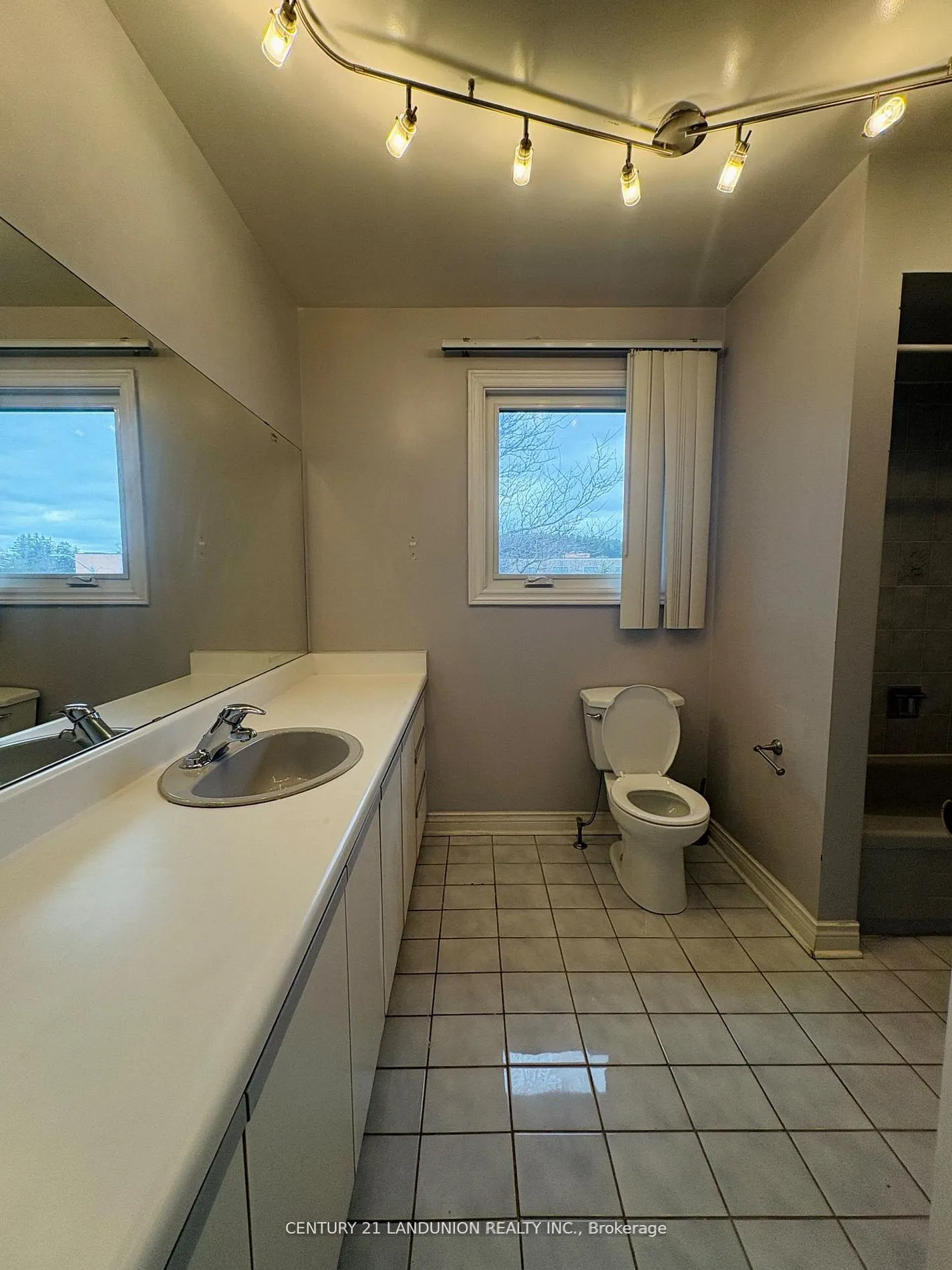 Main 48 Marchwood Crescent