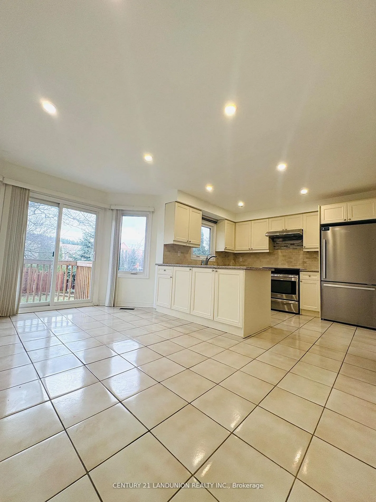 Main 48 Marchwood Crescent