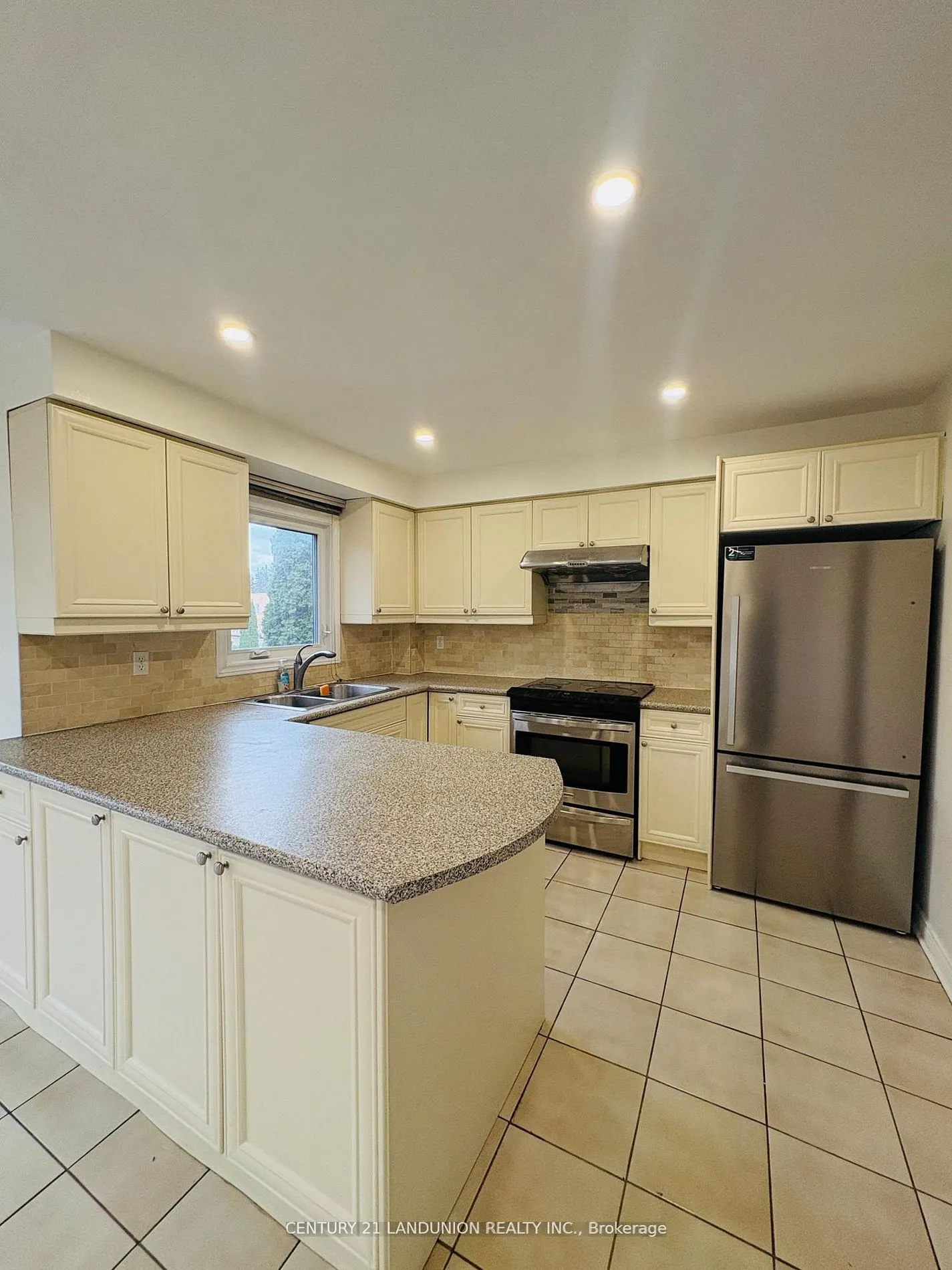 Main 48 Marchwood Crescent