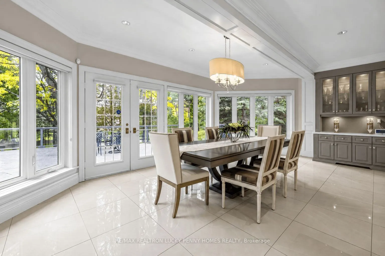 6 Devon Court