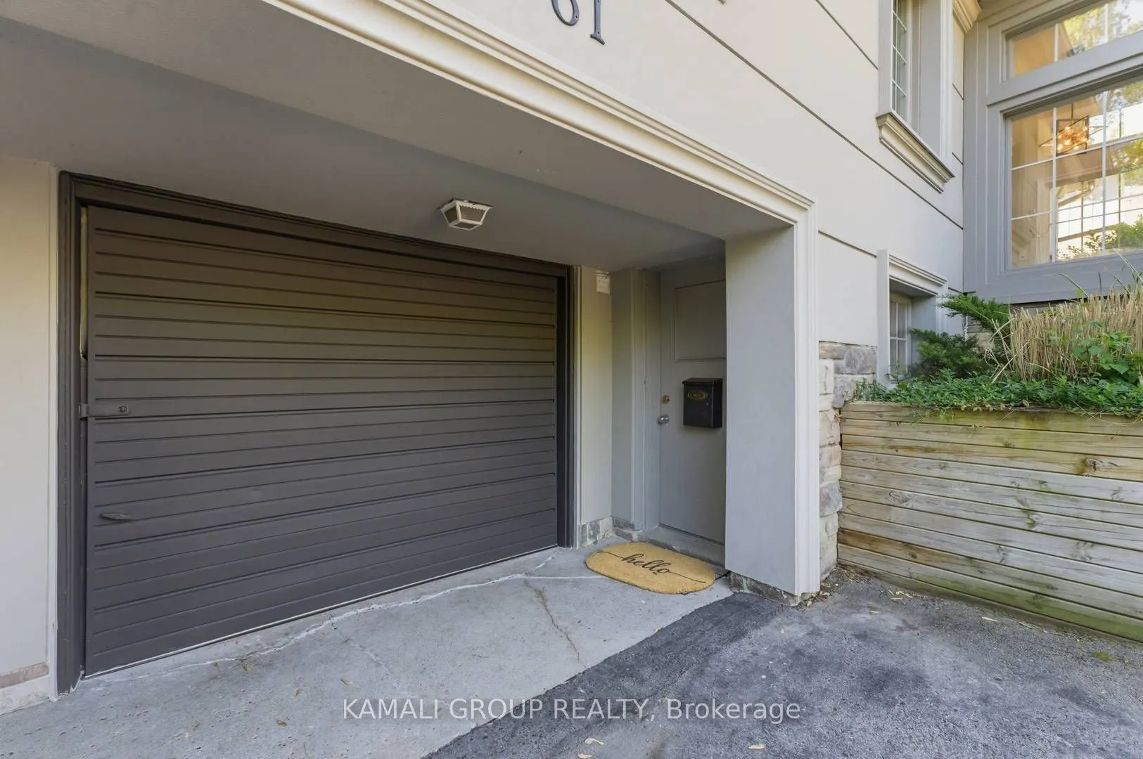 61 Lawnwood Court