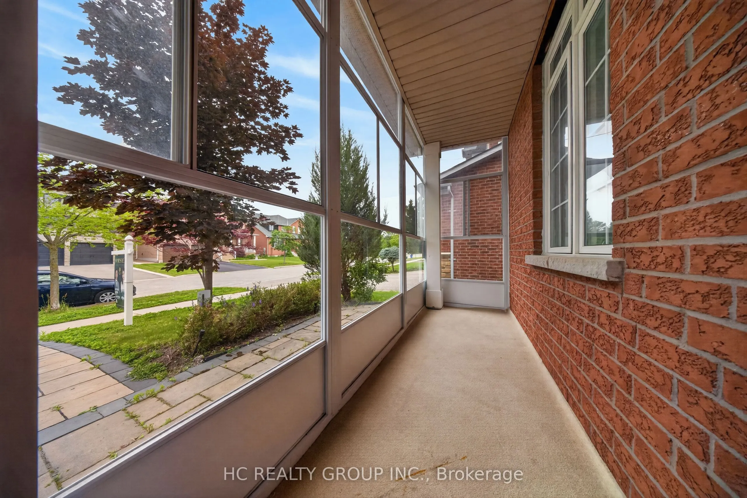 21 Wolf Trail Crescent