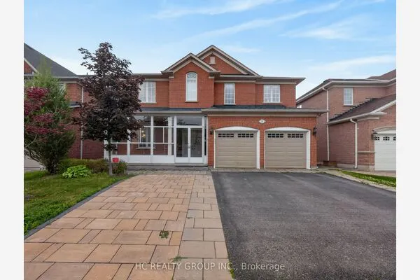 21 Wolf Trail Crescent