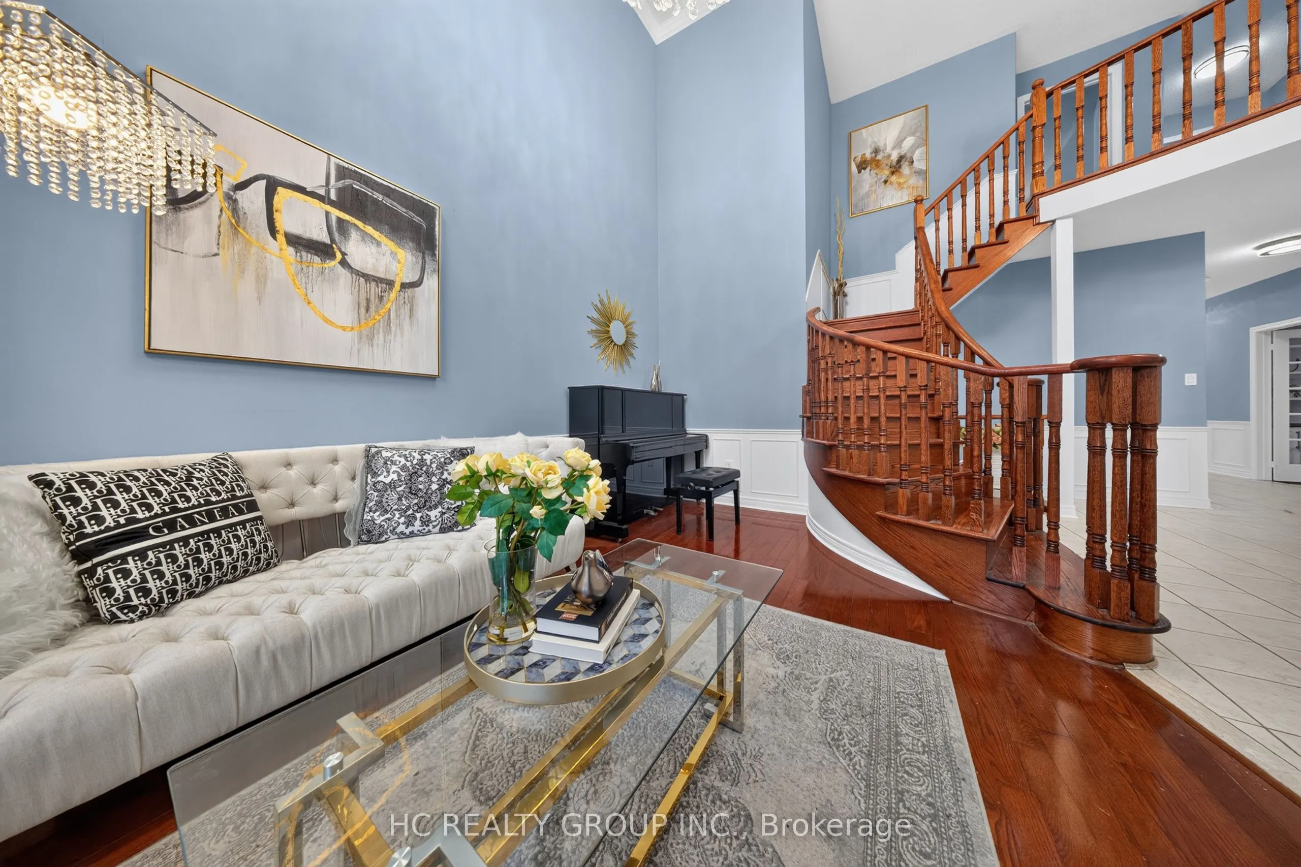21 Wolf Trail Crescent