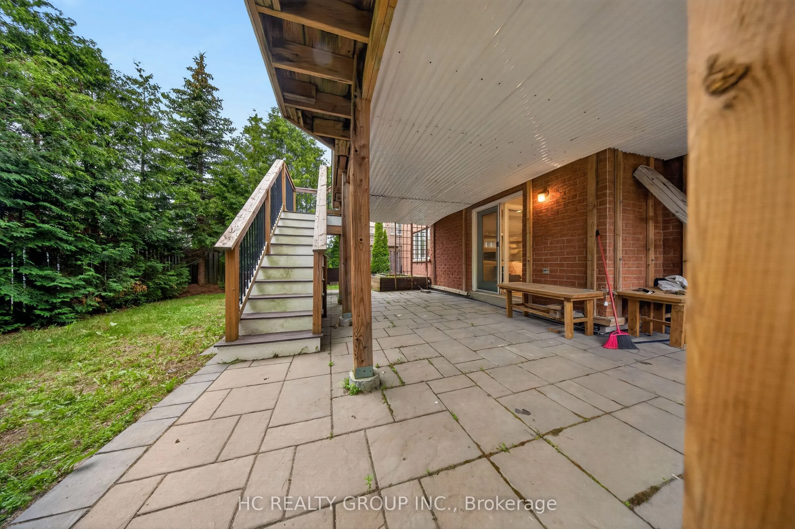 21 Wolf Trail Crescent