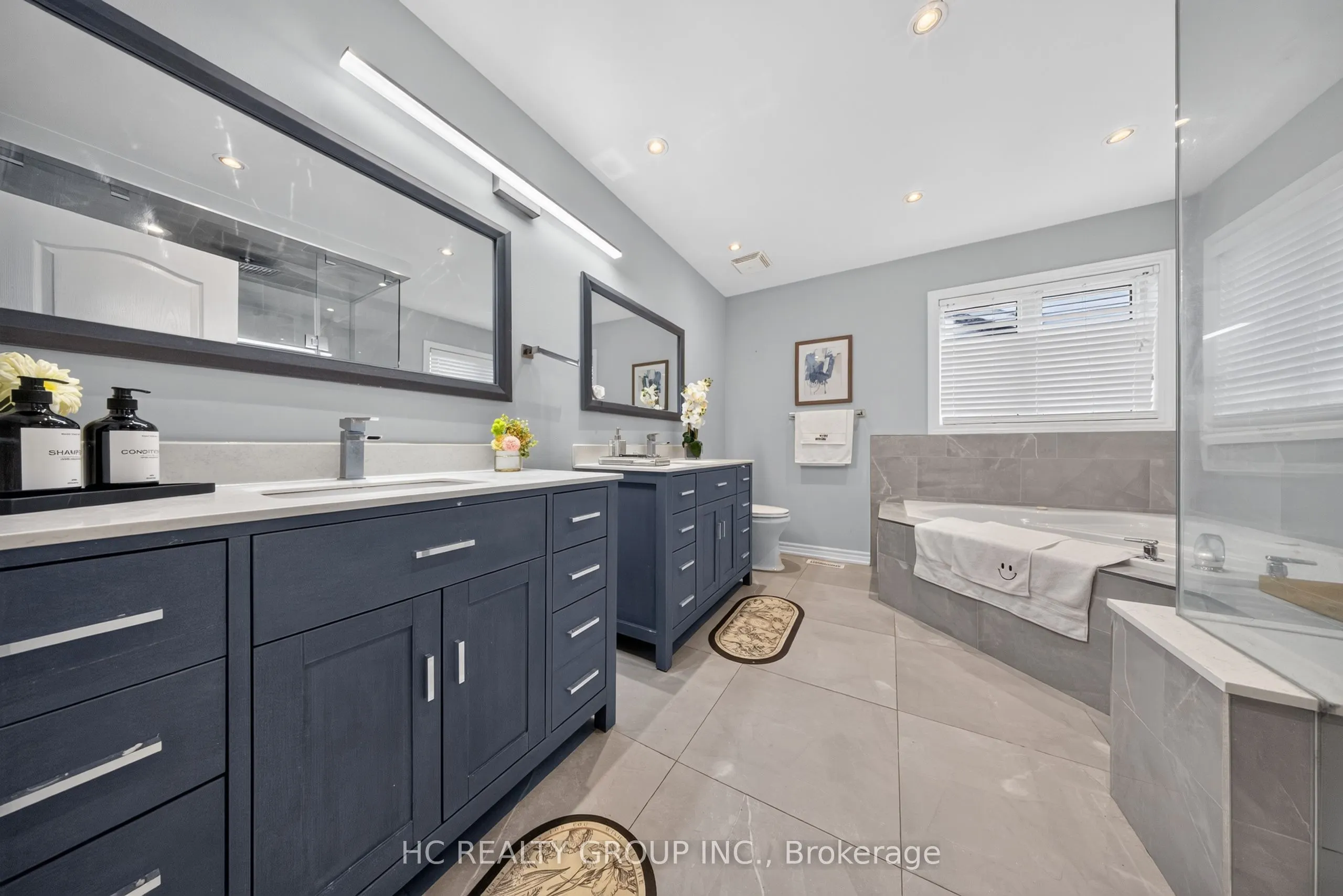 21 Wolf Trail Crescent