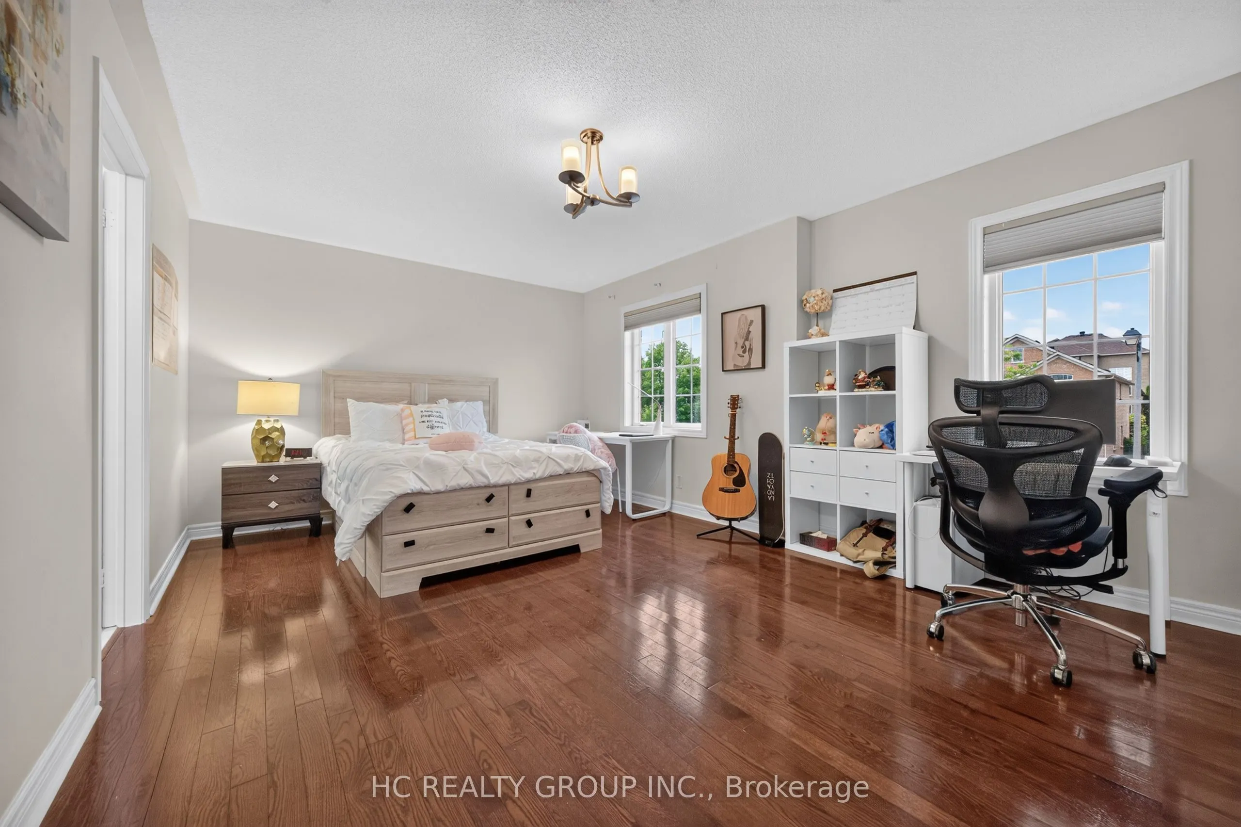 21 Wolf Trail Crescent