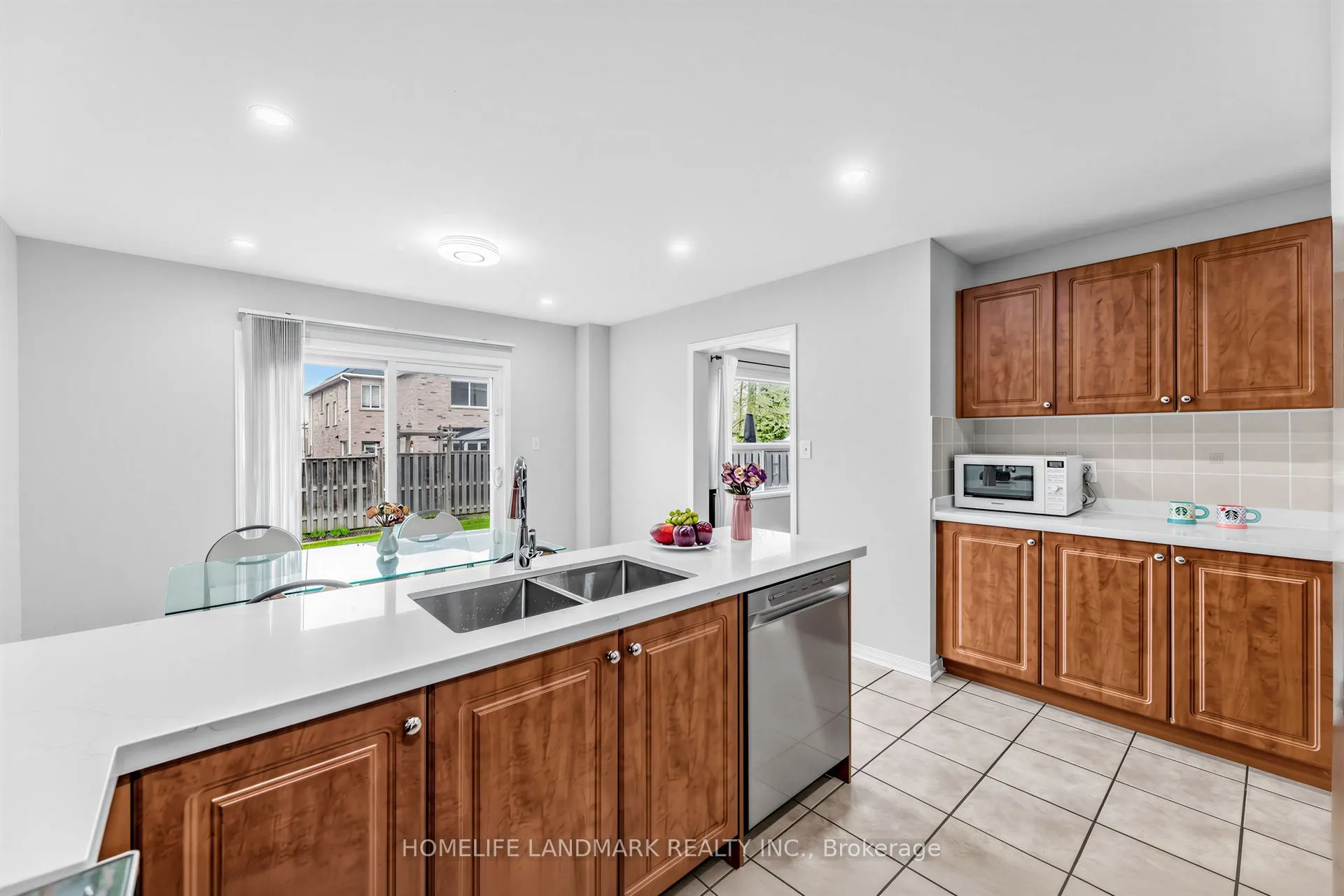 86 Laurier Avenue