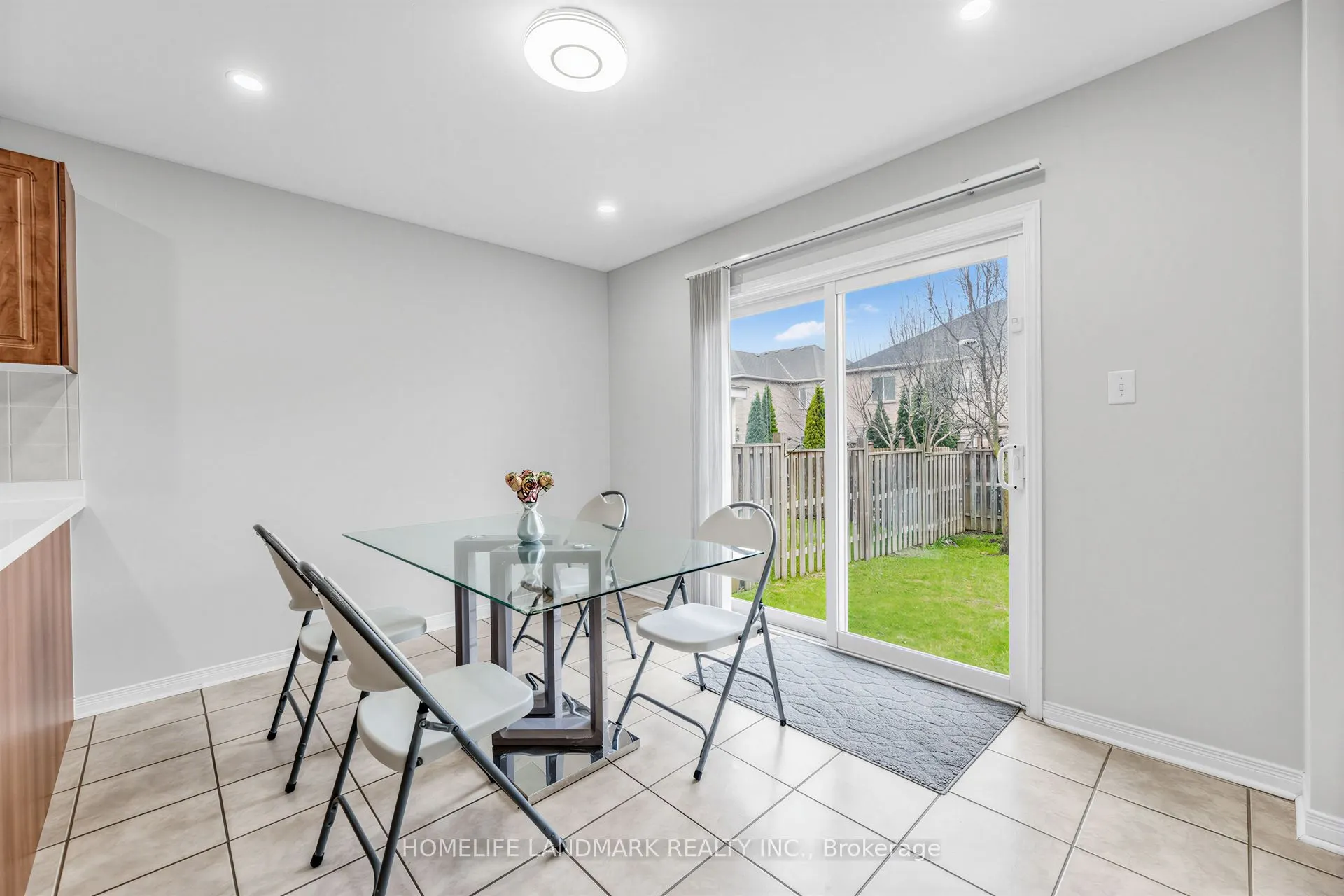 86 Laurier Avenue