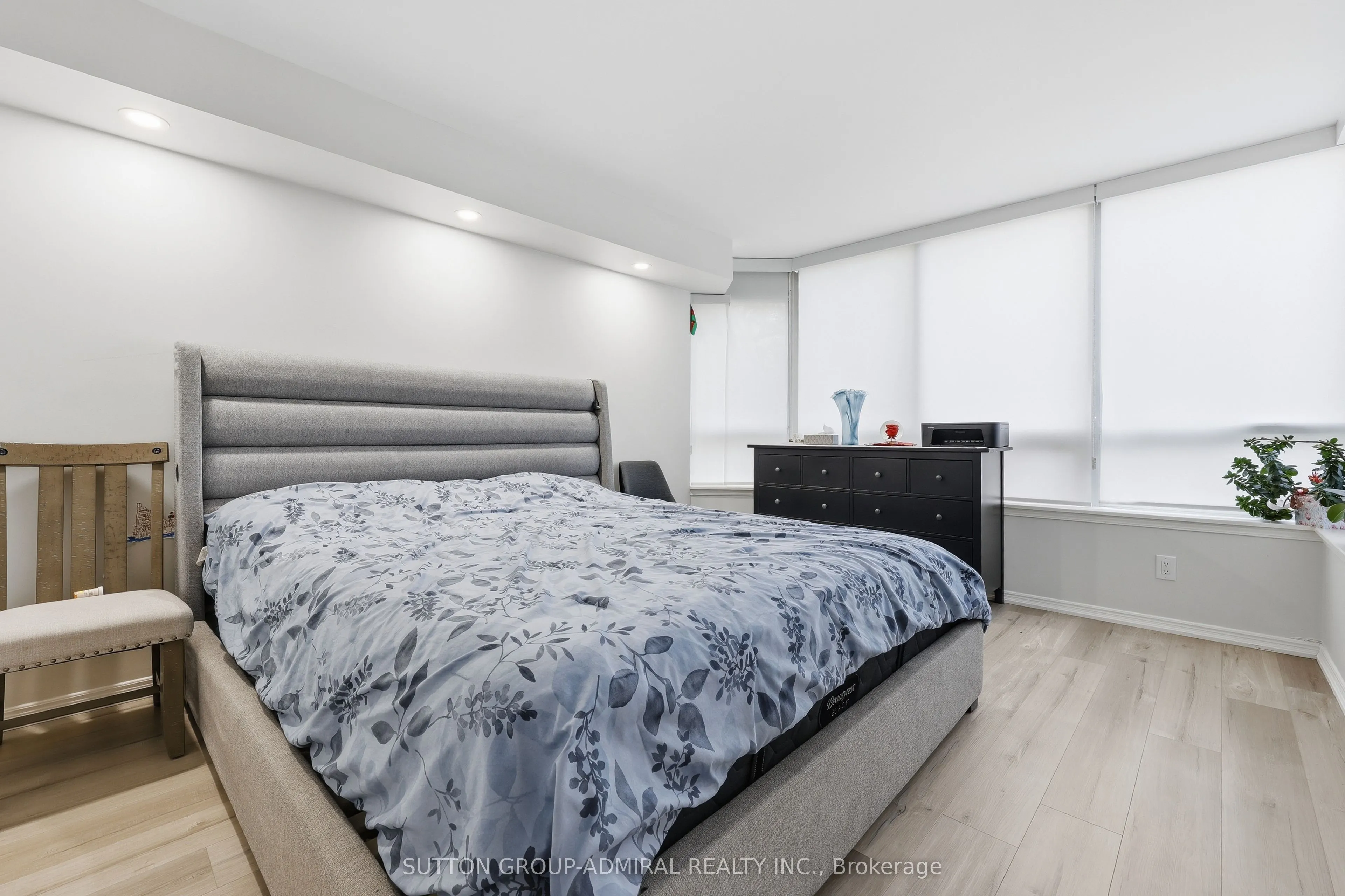 81 Townsgate Drive #211