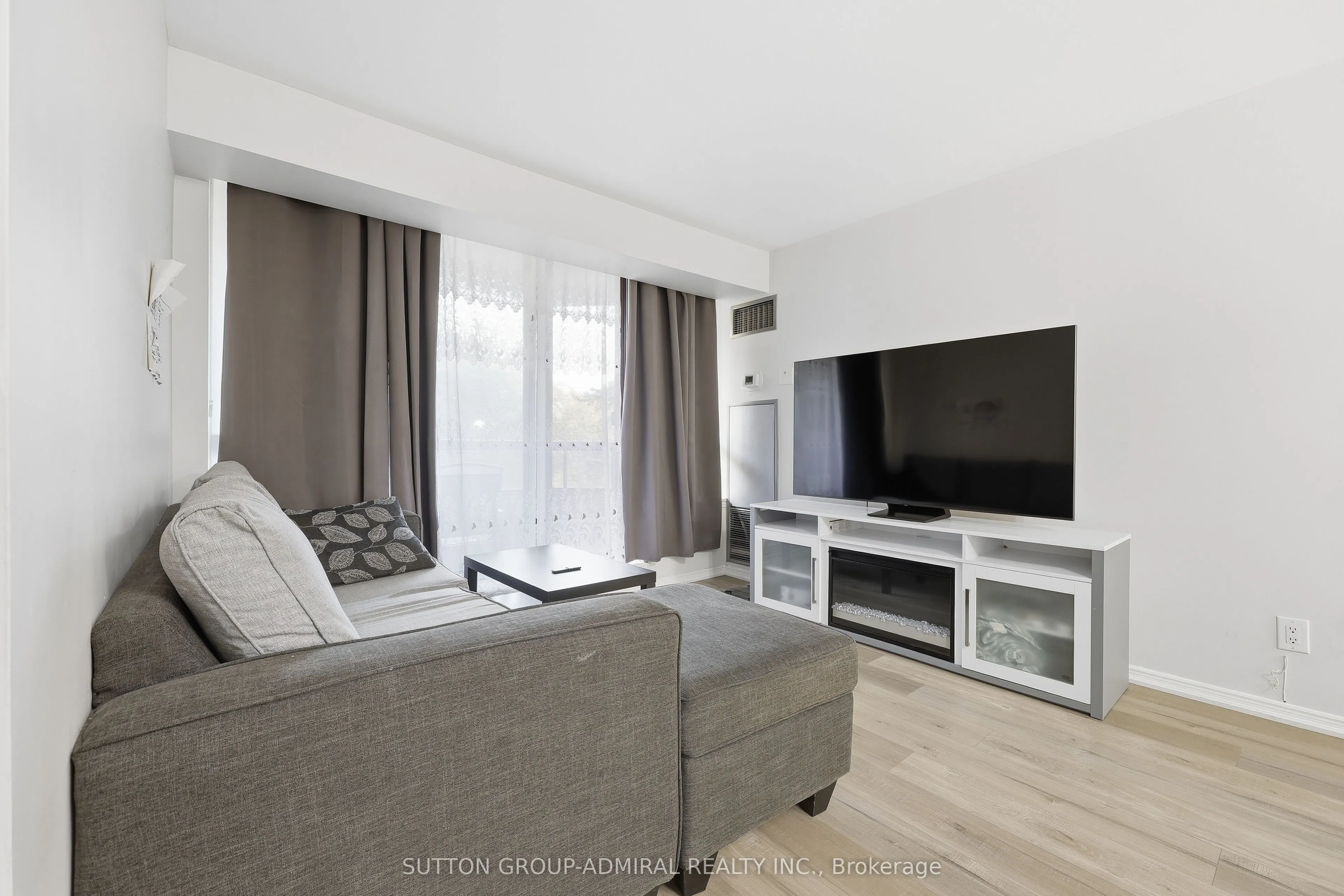 81 Townsgate Drive #211