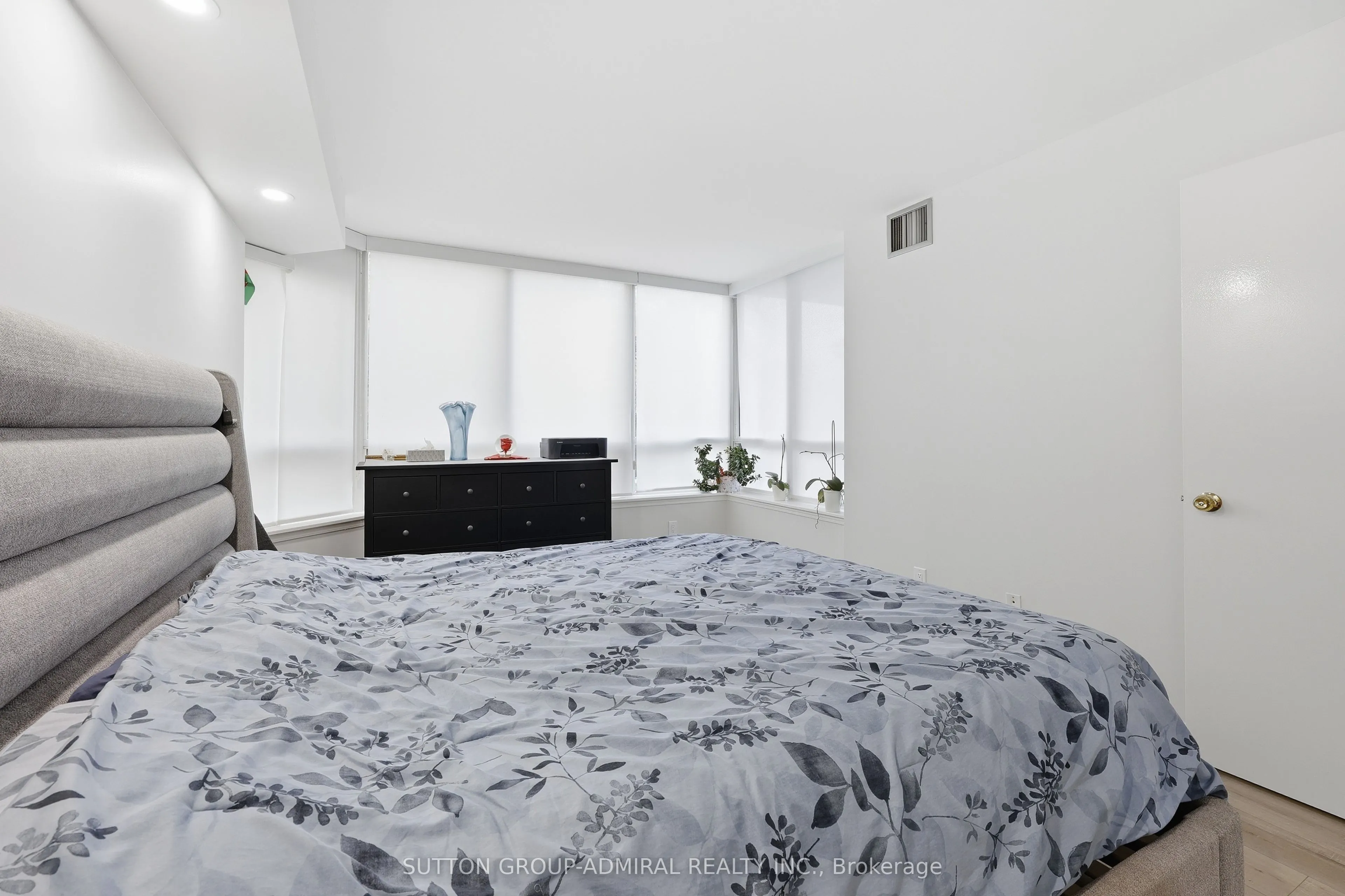 81 Townsgate Drive #211