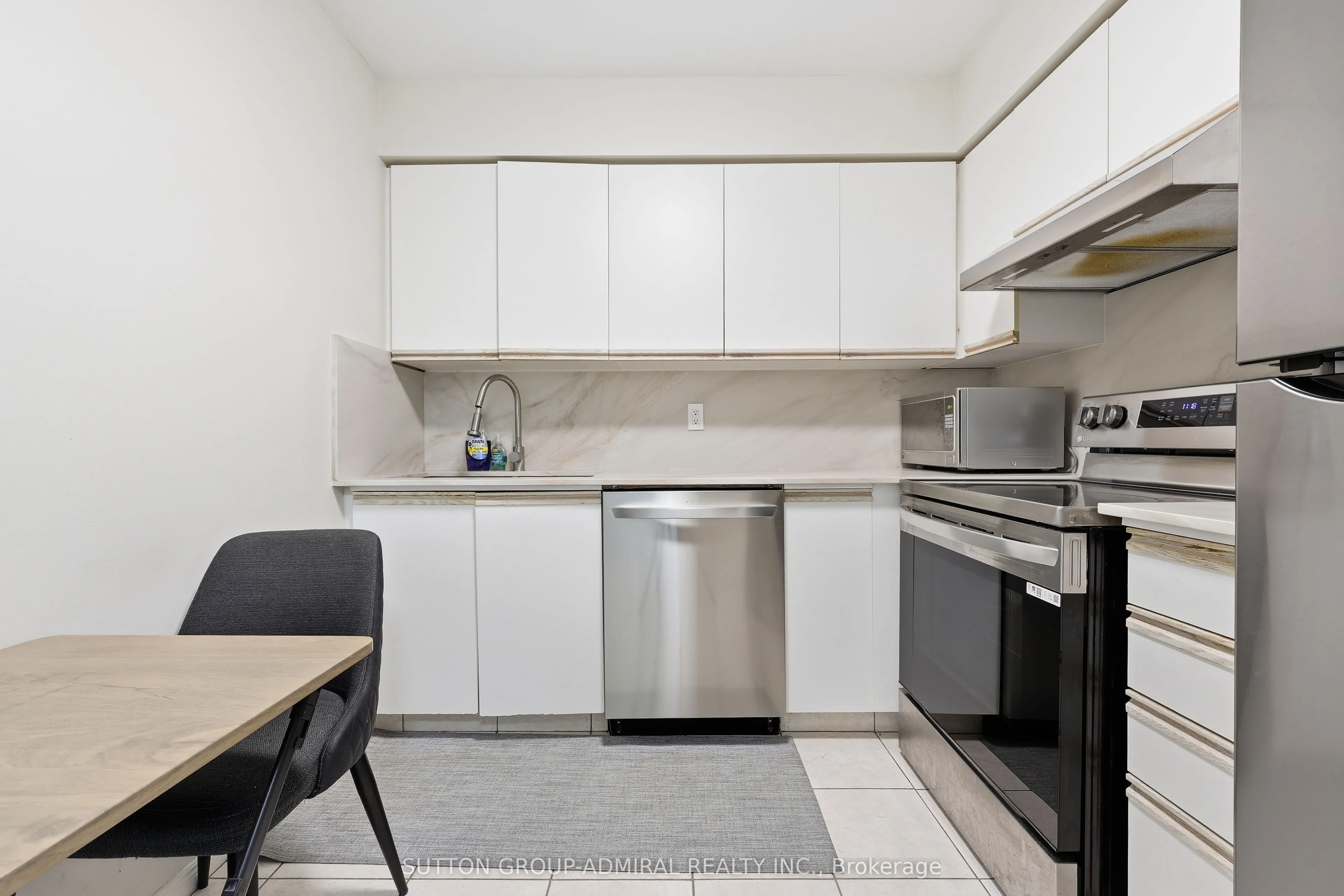 81 Townsgate Drive #211