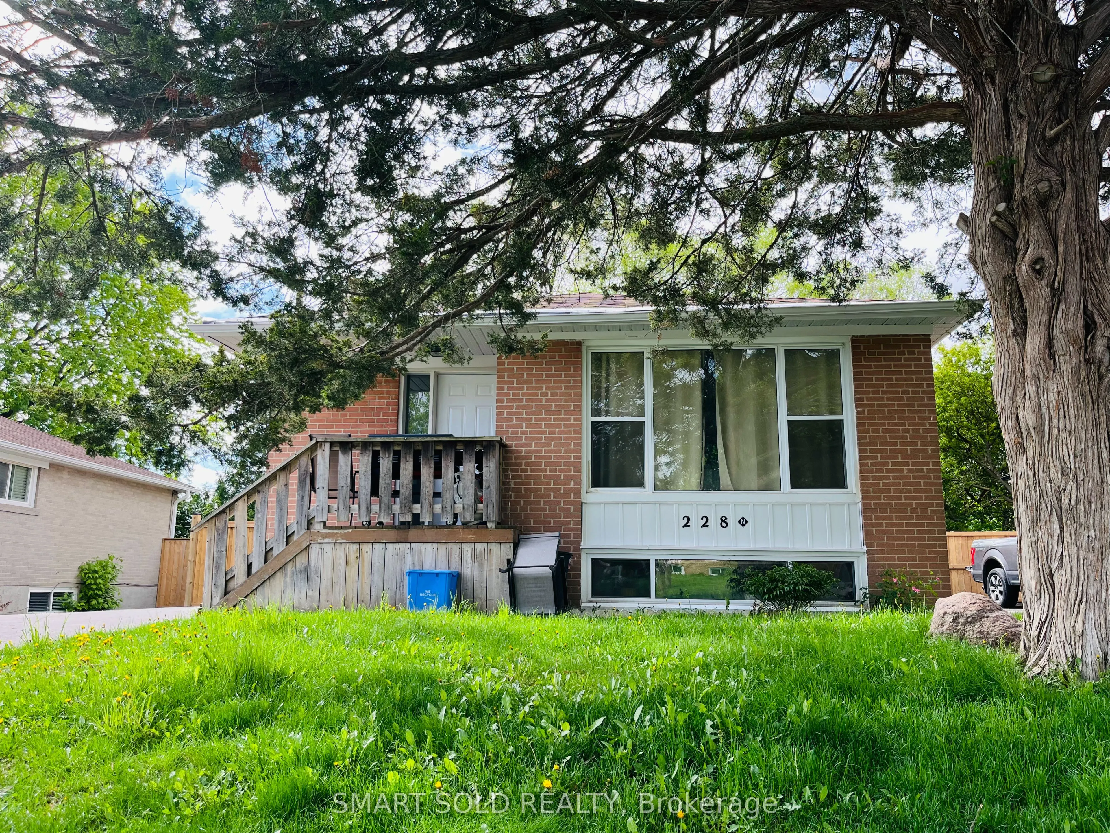 228 Silverbirch Drive #Lower