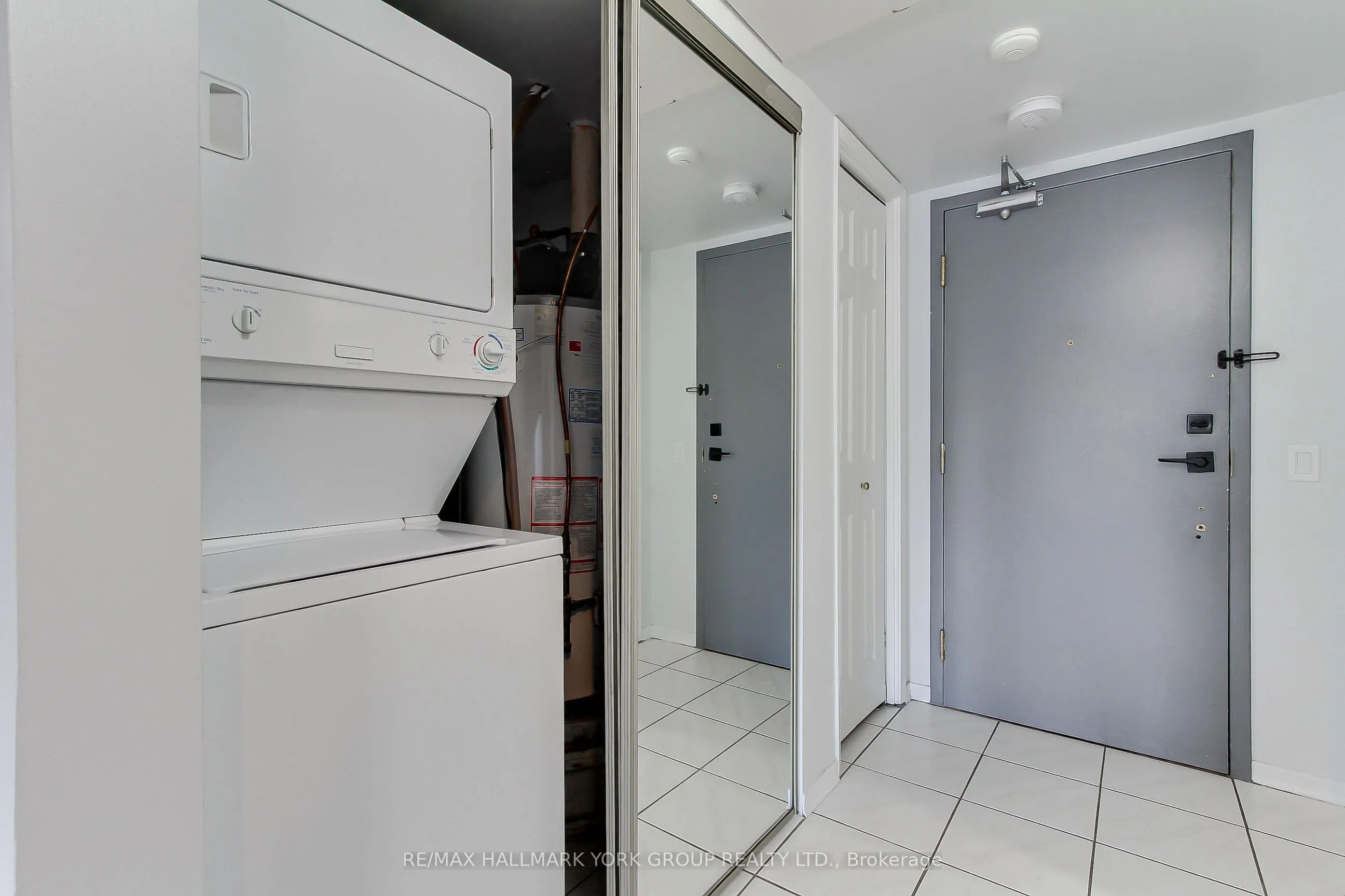 160 WELLINGTON Street E #304