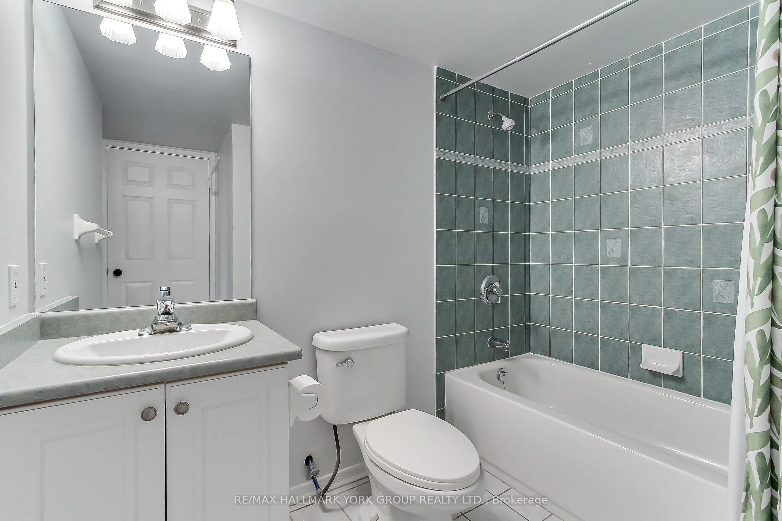 160 WELLINGTON Street E #304