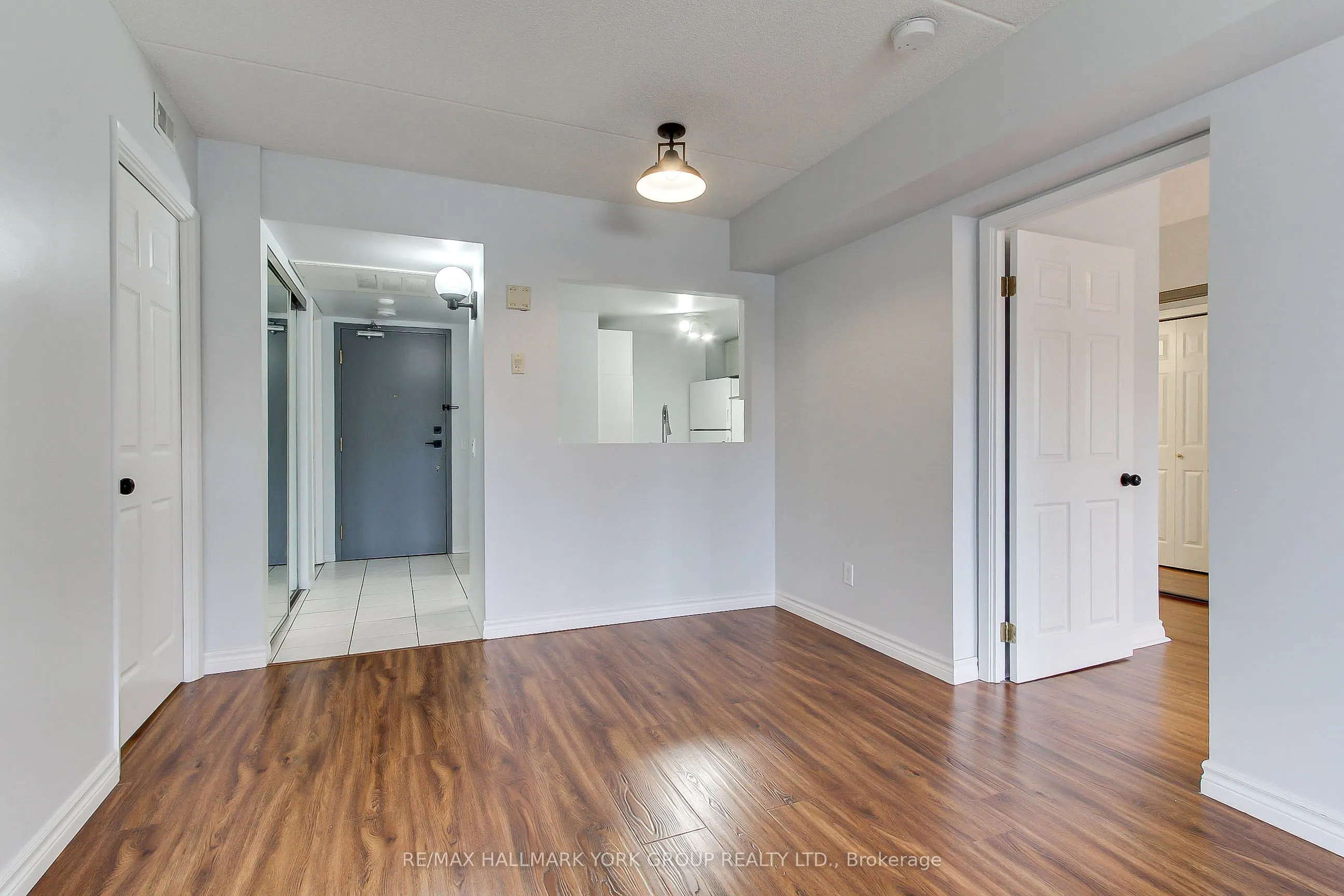 160 WELLINGTON Street E #304
