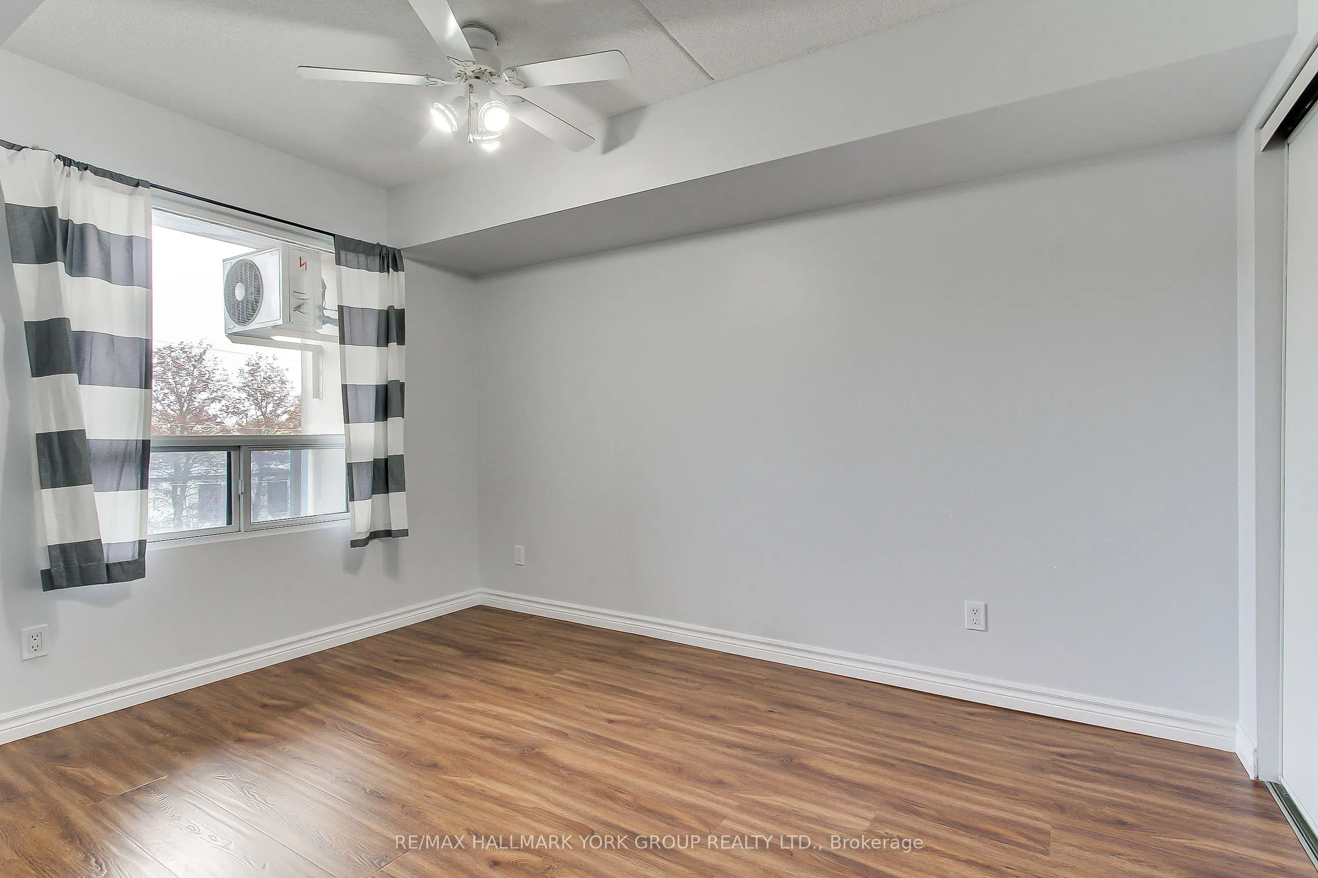 160 WELLINGTON Street E #304